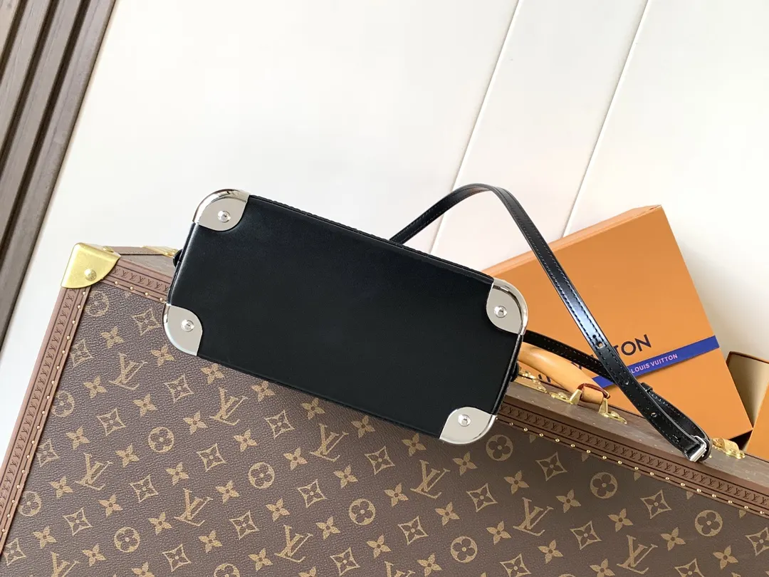 LV Alma 黑色壓紋貝殼包 手提斜挎款(數字13) LV Alma 黑色壓紋貝殼包 手提斜挎款(數字13)