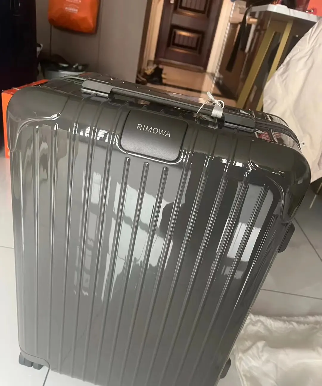 灰色 日默瓦RIMOWA Essential 系列 马卡龙 行李箱 旅行拉杆款 輕便出行款