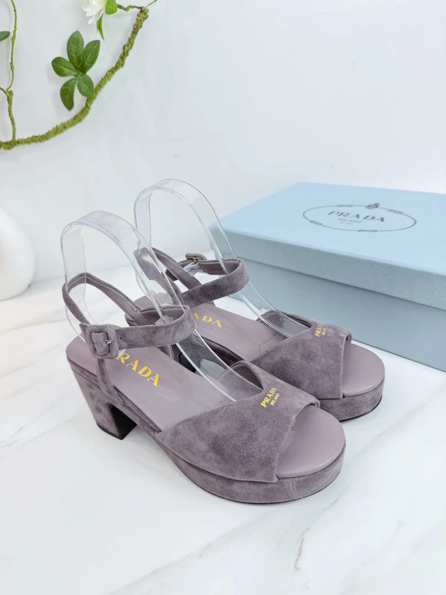 PRADA 羊皮 休闲鞋 舒适百搭款