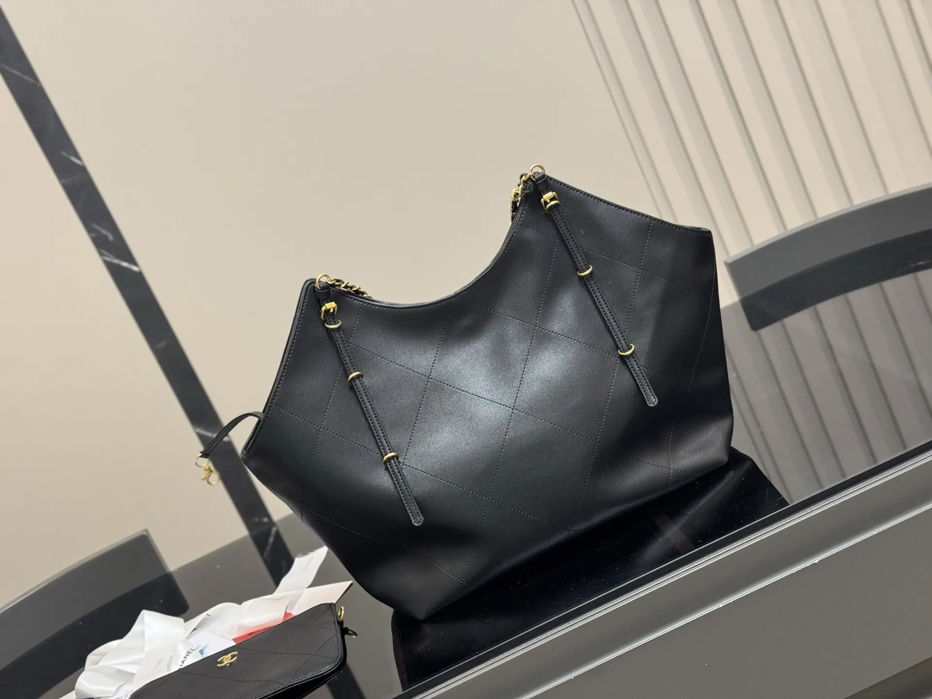 CHANEL 权志龙GD同款大托特 maxi超 托特包 大容量托特款(數字9) CHANEL 权志龙GD同款大托特 maxi超 托特包 大容量托特款(數字9)