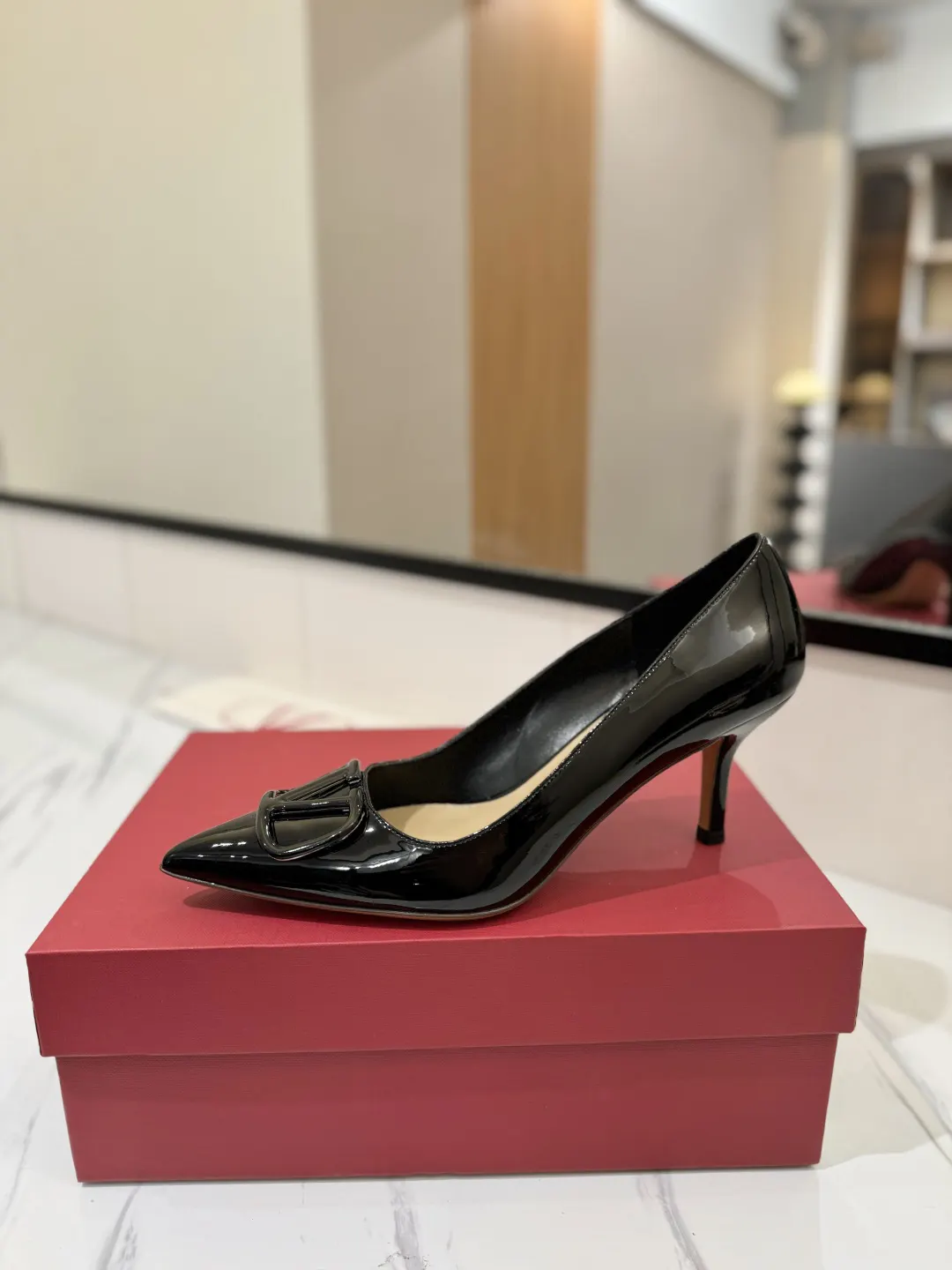 Valentino 金色 平底鞋 通勤约会款 款07