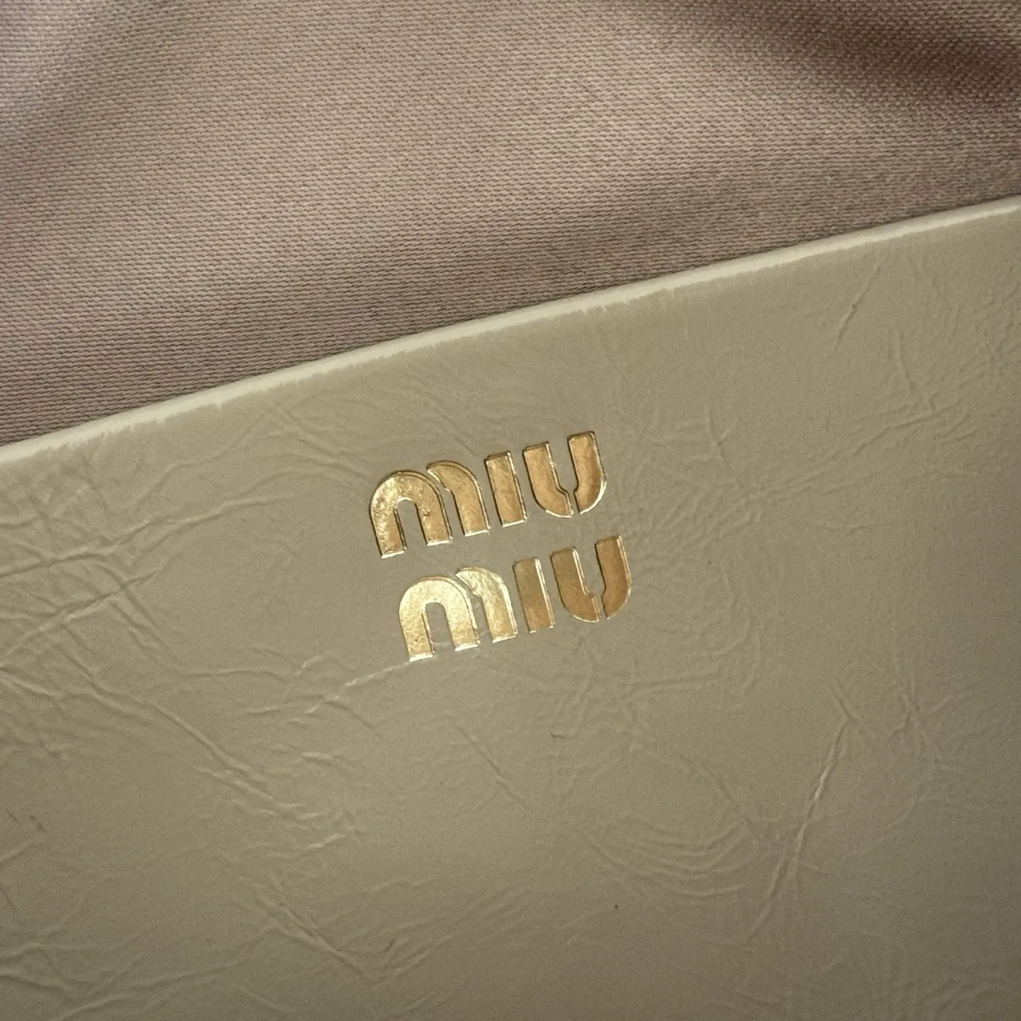 Miu 牛皮 腋下包 復古腋下背款(數字9) Miu 牛皮 腋下包 復古腋下背款(數字9)
