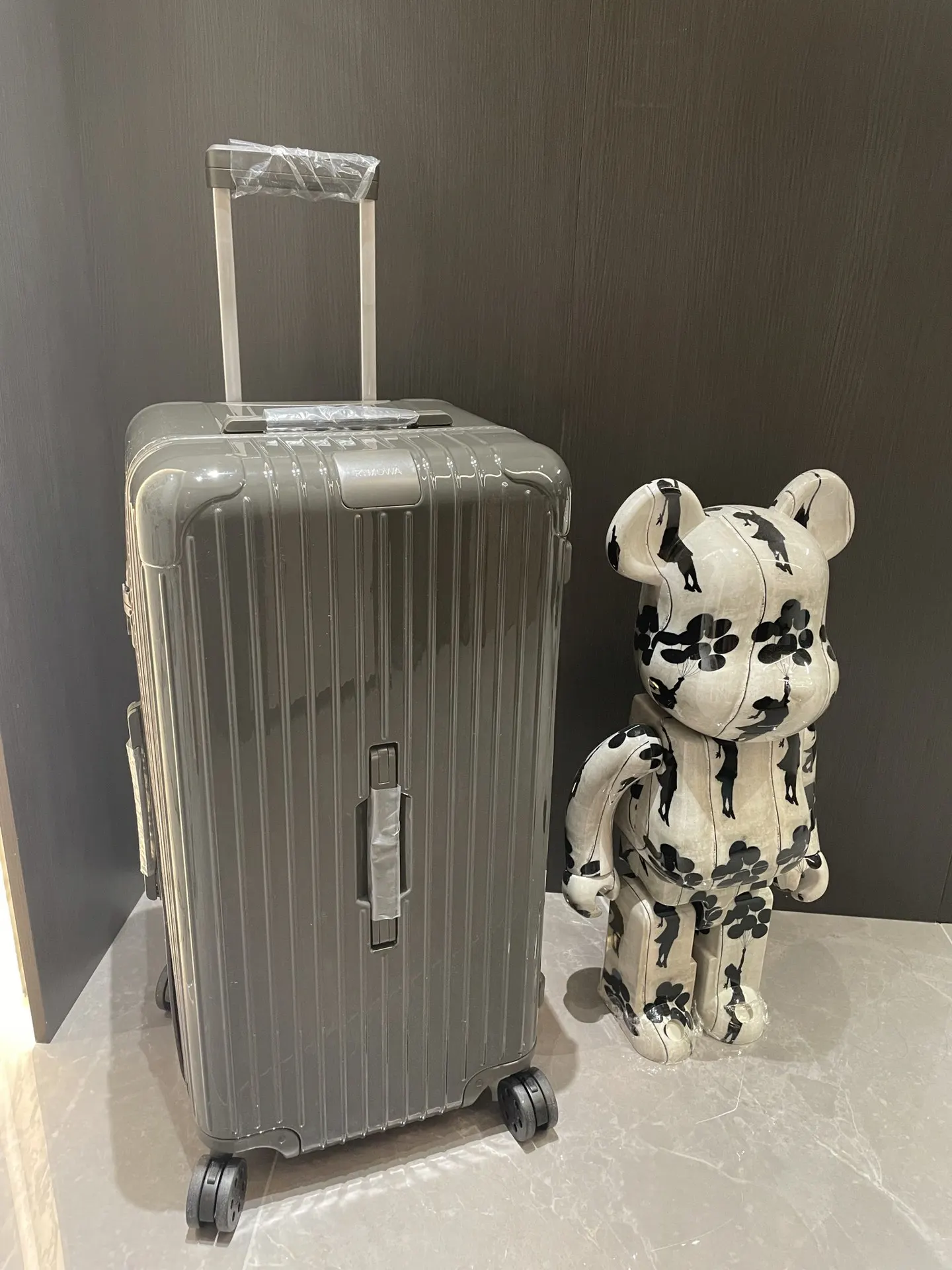 黑色 白色 日默瓦rimowa拉杆箱行李箱登机箱旅行箱方胖子運動 旅行拉杆款 輕便出行款