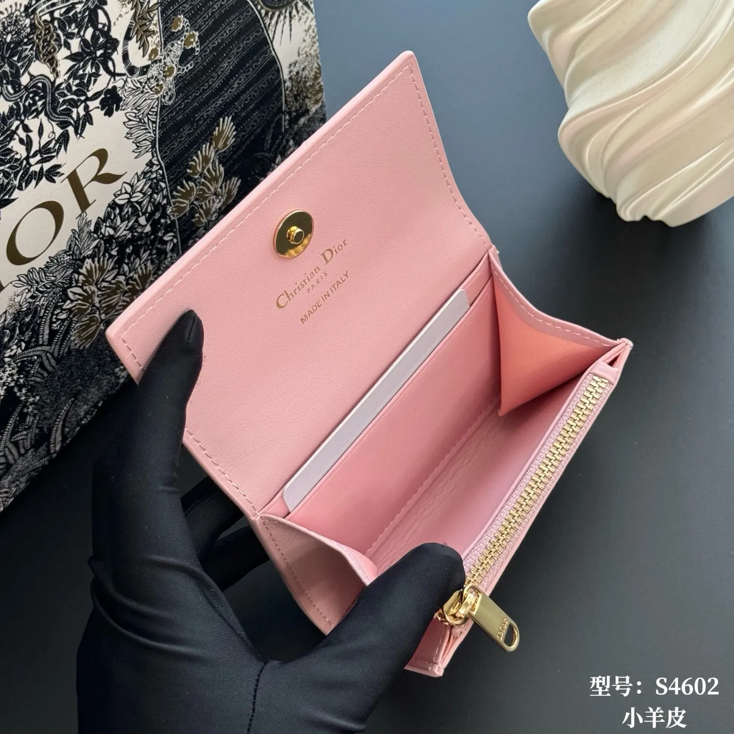 Dior 粉色牛皮卡包 精致短款钱包