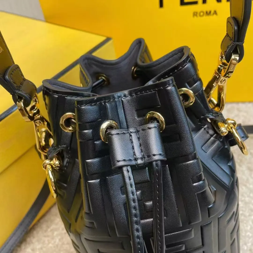 Fendi 白色 金色 小牛皮 水桶包 休闲水桶款