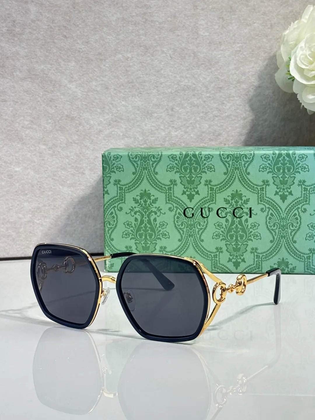 Gucci 红色 太阳镜
