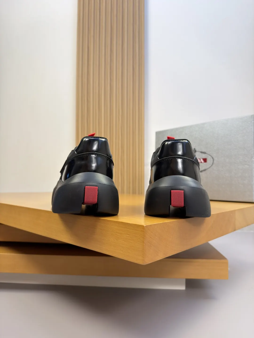 Prada 牛皮 帆布 Logo 运动鞋 休闲运动