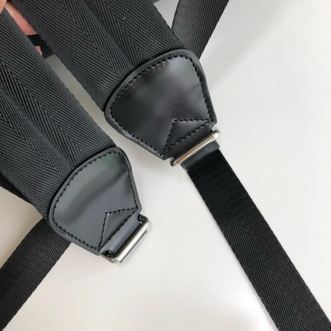 牛皮 本品轻松满足多样需求 是通勤造型的理想单品 双肩包 实用双肩款