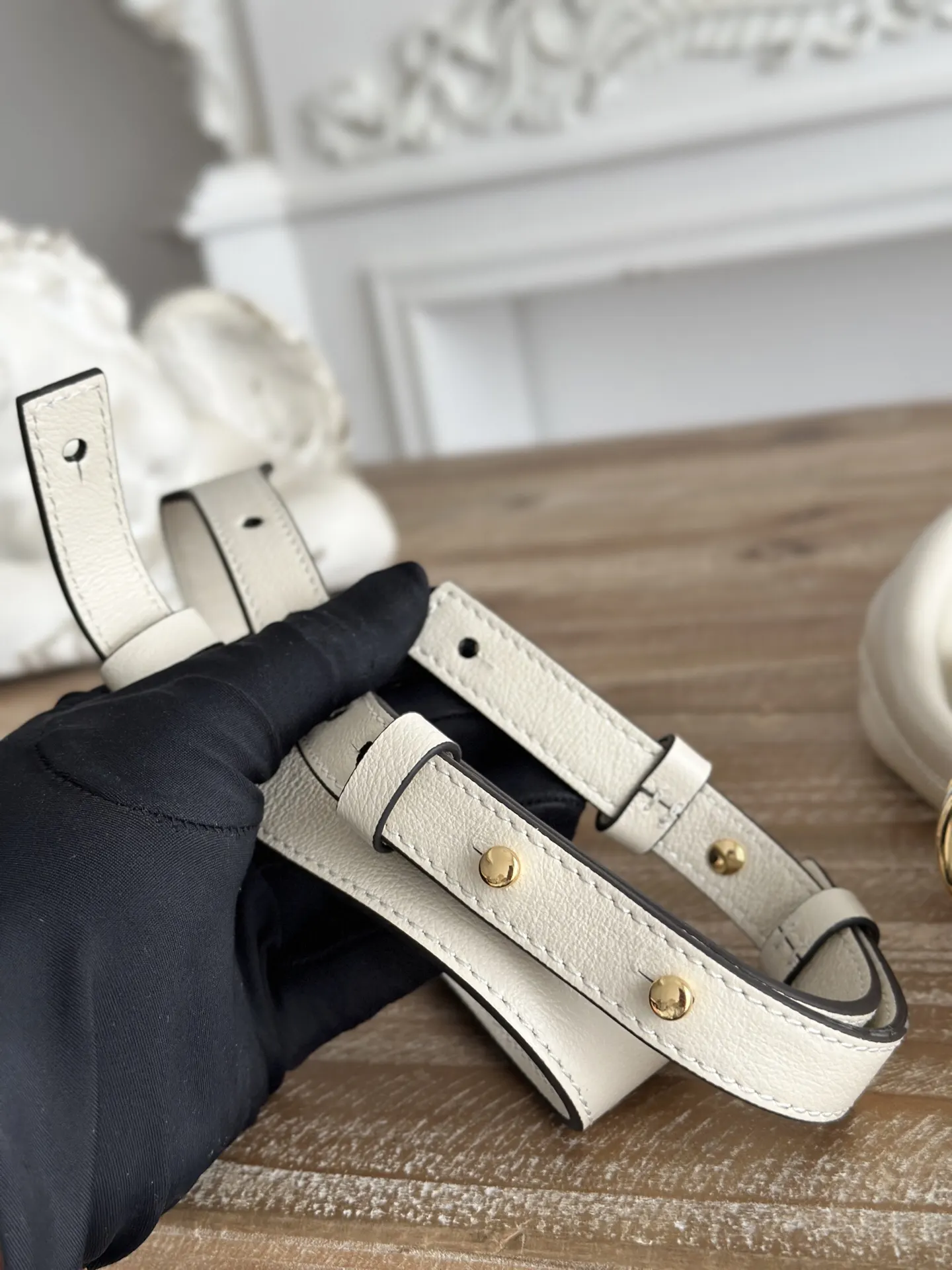 白色 牛皮 Chloe Bracelet手环包 白色♥ Chlo 斜背包 輕便斜挎款(數字9) 白色 牛皮 Chloe Bracelet手环包 白色♥ Chlo 斜背包 輕便斜挎款(數字9)