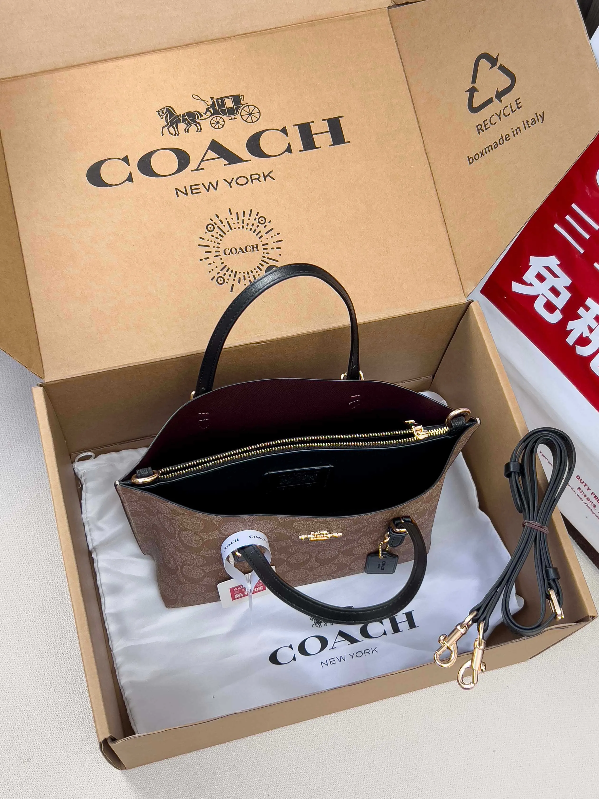 Coach 图片 Mollie Tot 托特包 大容量托特款