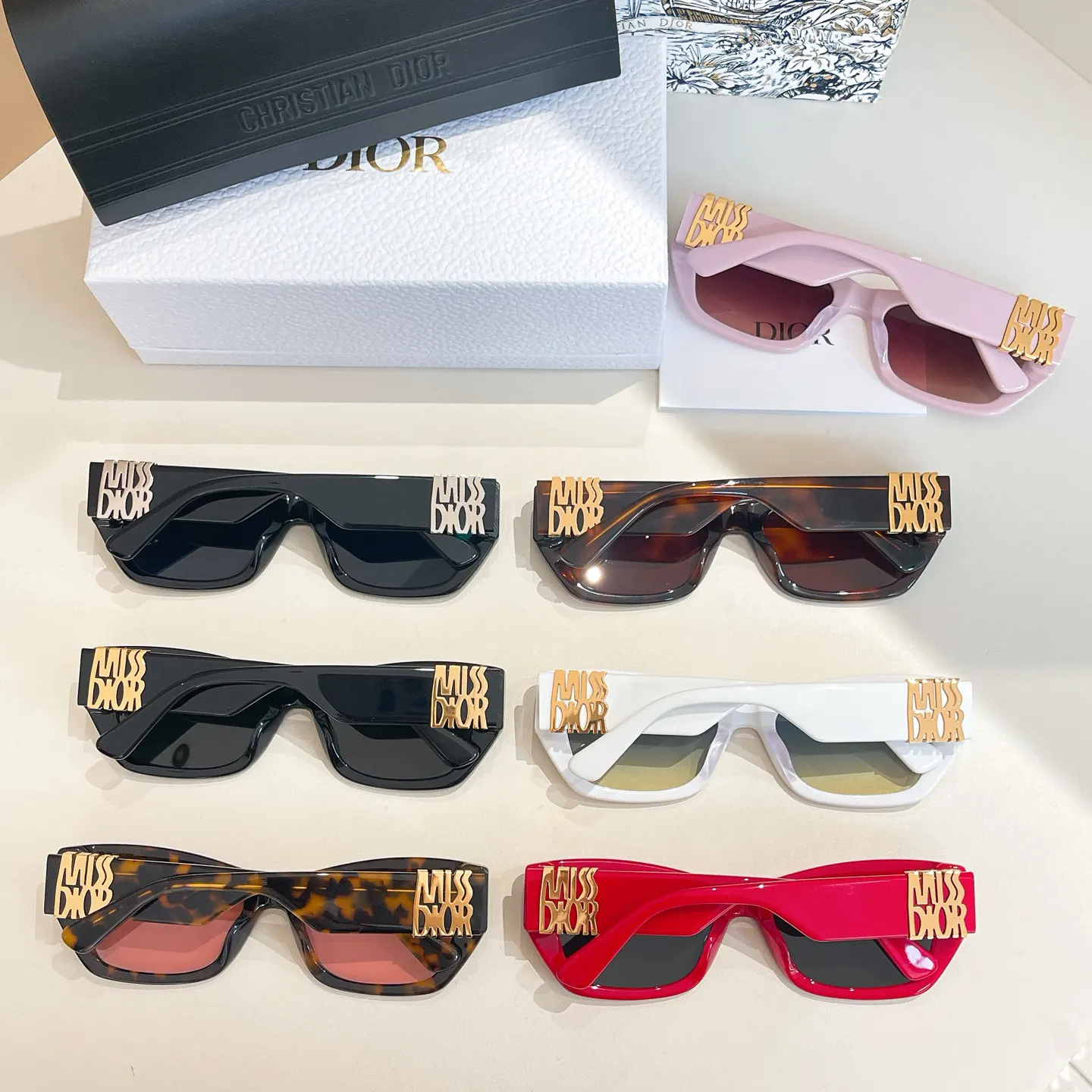 Dior 红色方框太阳镜 个性复古款