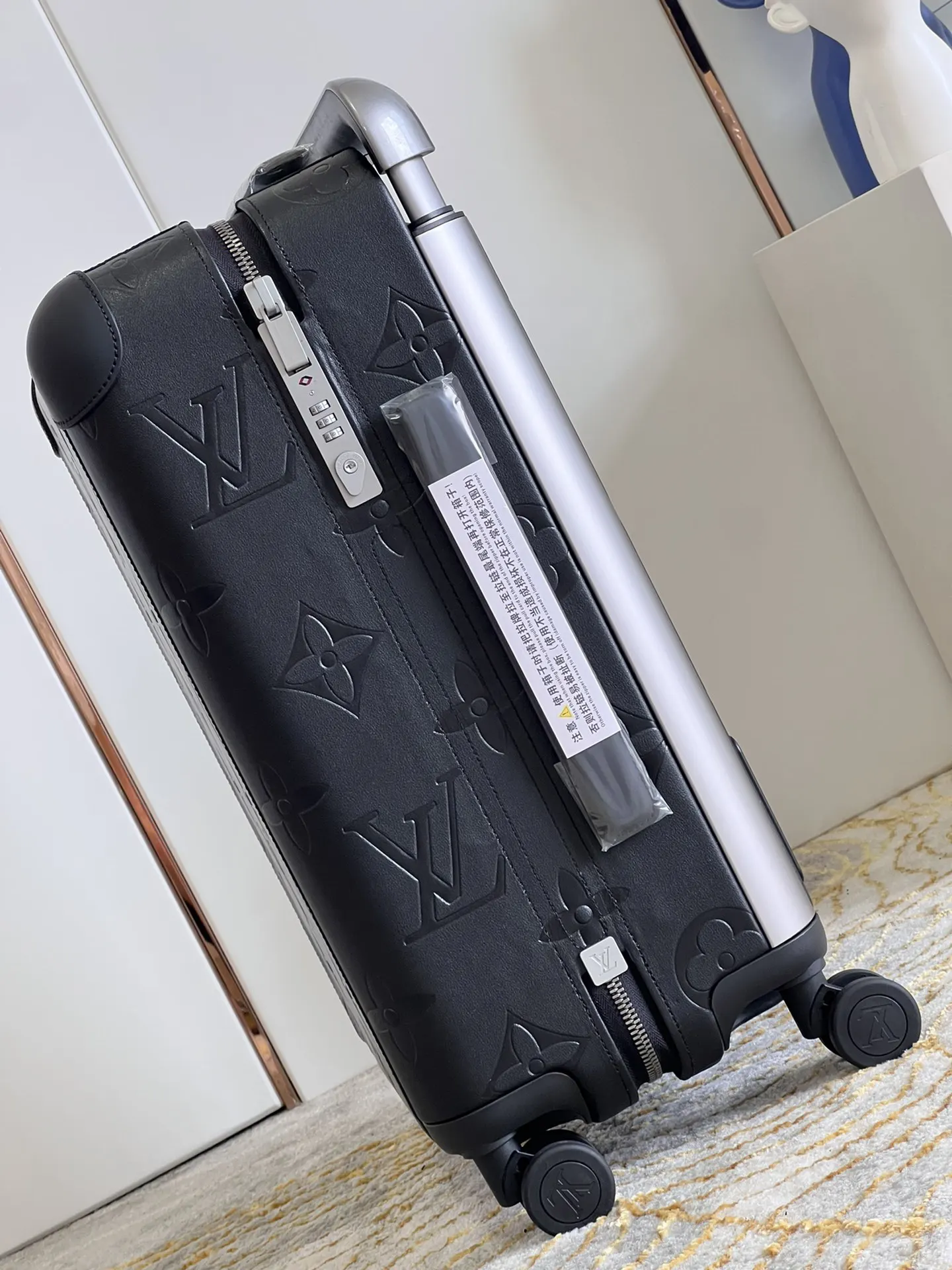 LV 黑色 帆布 行李箱 旅行拉杆款 輕便出行款(數字9) LV 黑色 帆布 行李箱 旅行拉杆款 輕便出行款(數字9)