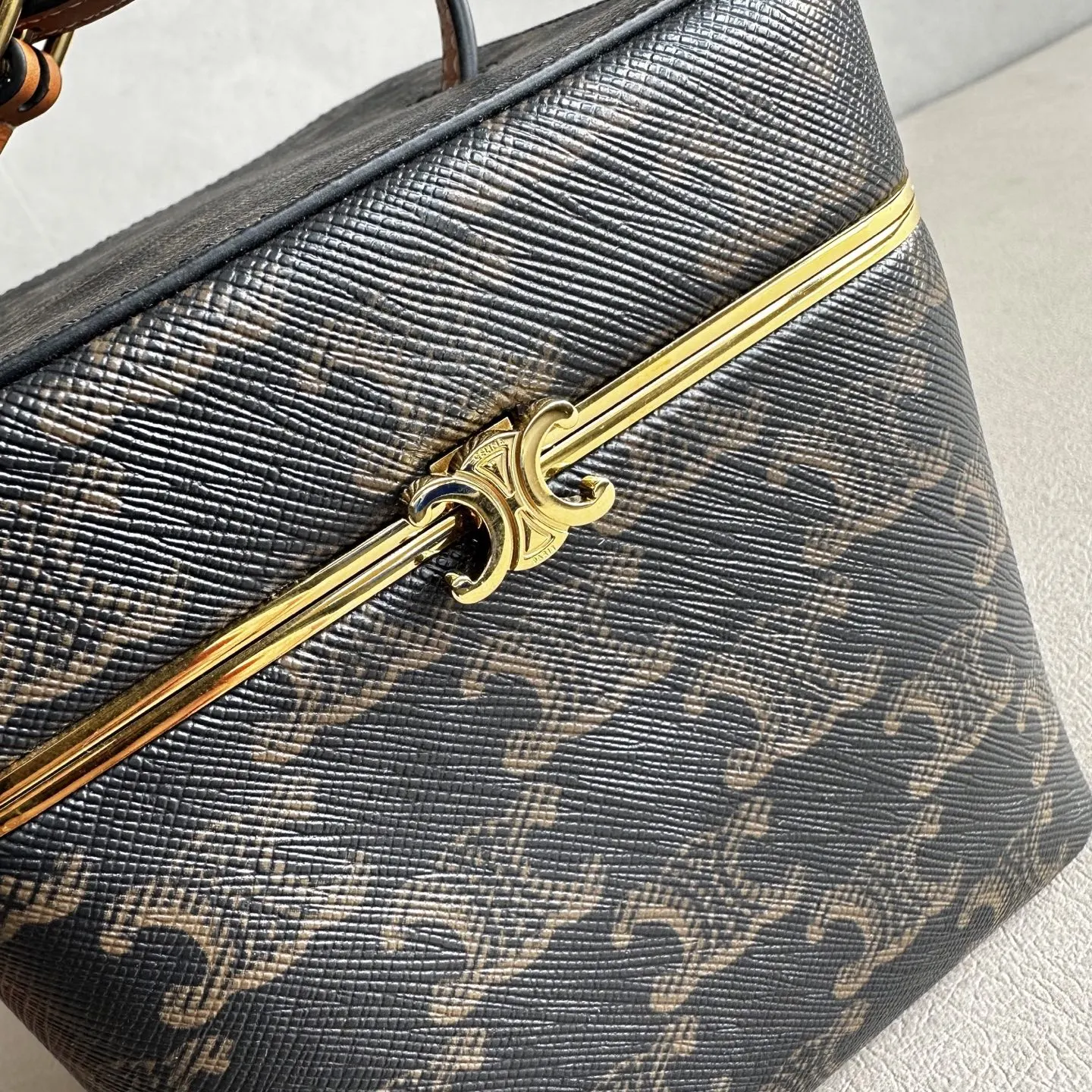 Gold Shoulder Bag Leather