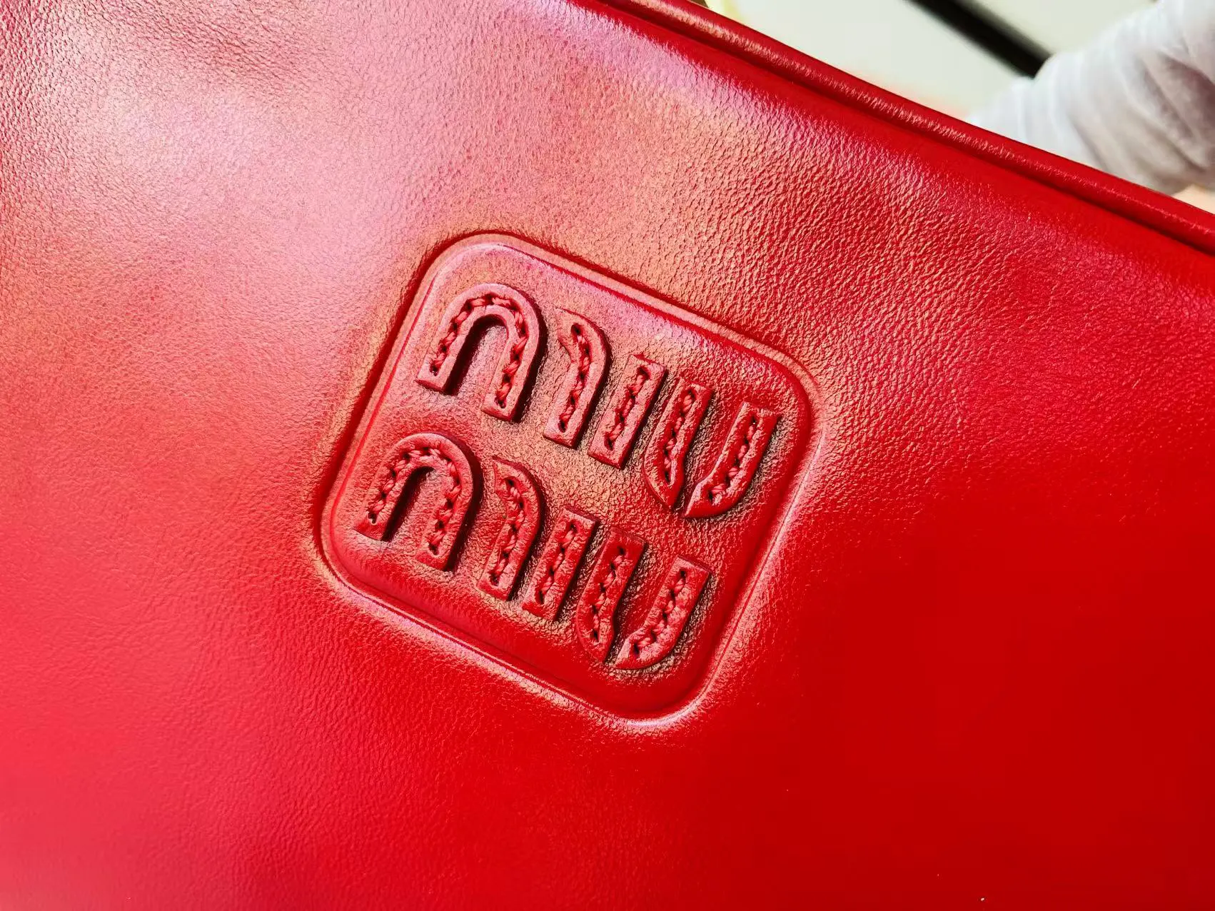 Miu 小牛皮 腋下包 复古腋下背款
