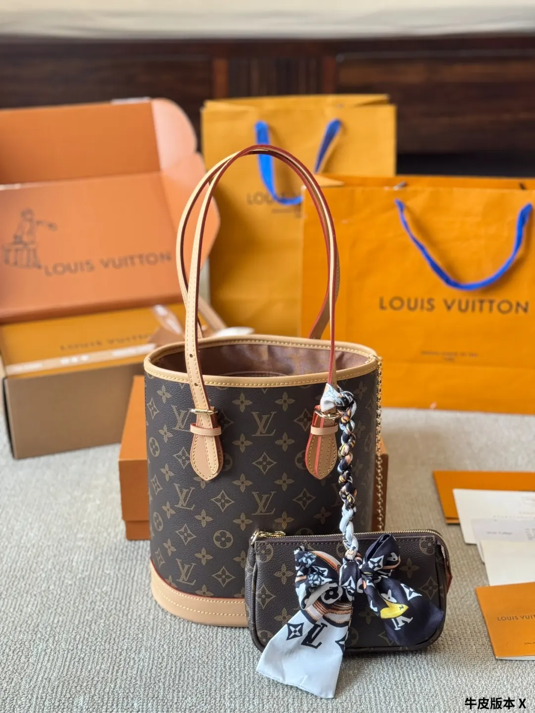 LV 牛皮 手袋出自 Match 系列 宣 收納包 旅行收納款