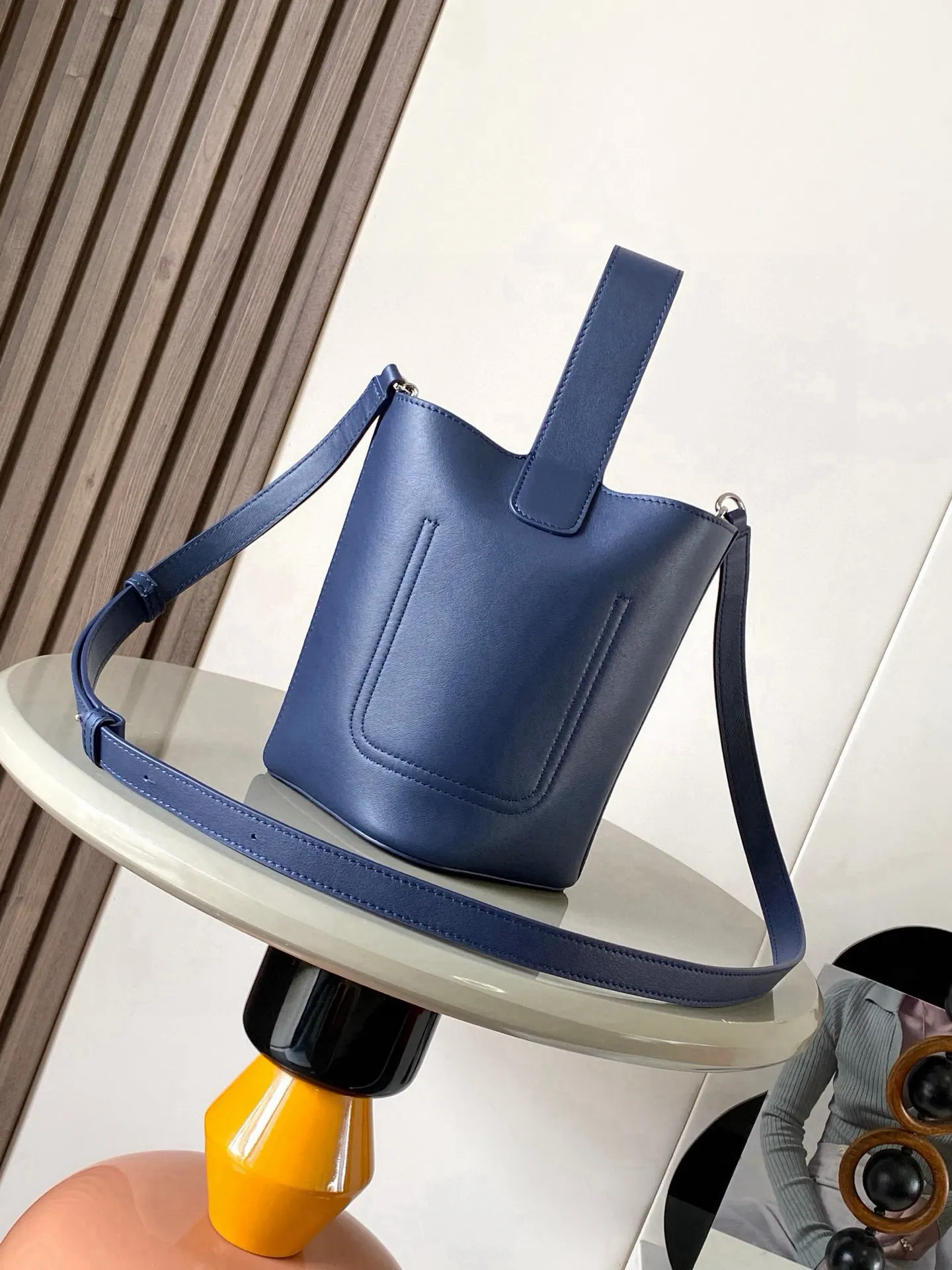 牛皮 迷你柔软粒面牛皮革 Pebble Bucket 水桶 水桶包 休閒水桶款