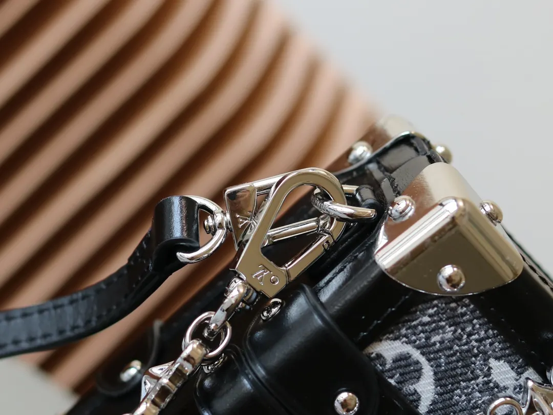 Louis Vuitton Chain Bag