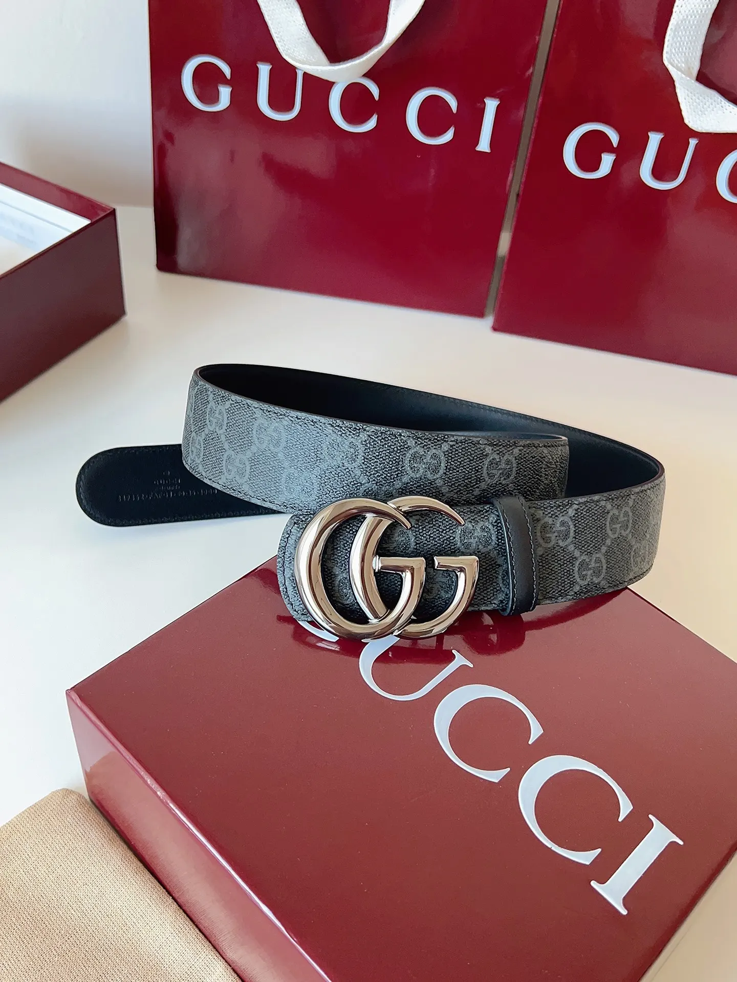 Gucci Double G 双G扣牛皮腰带