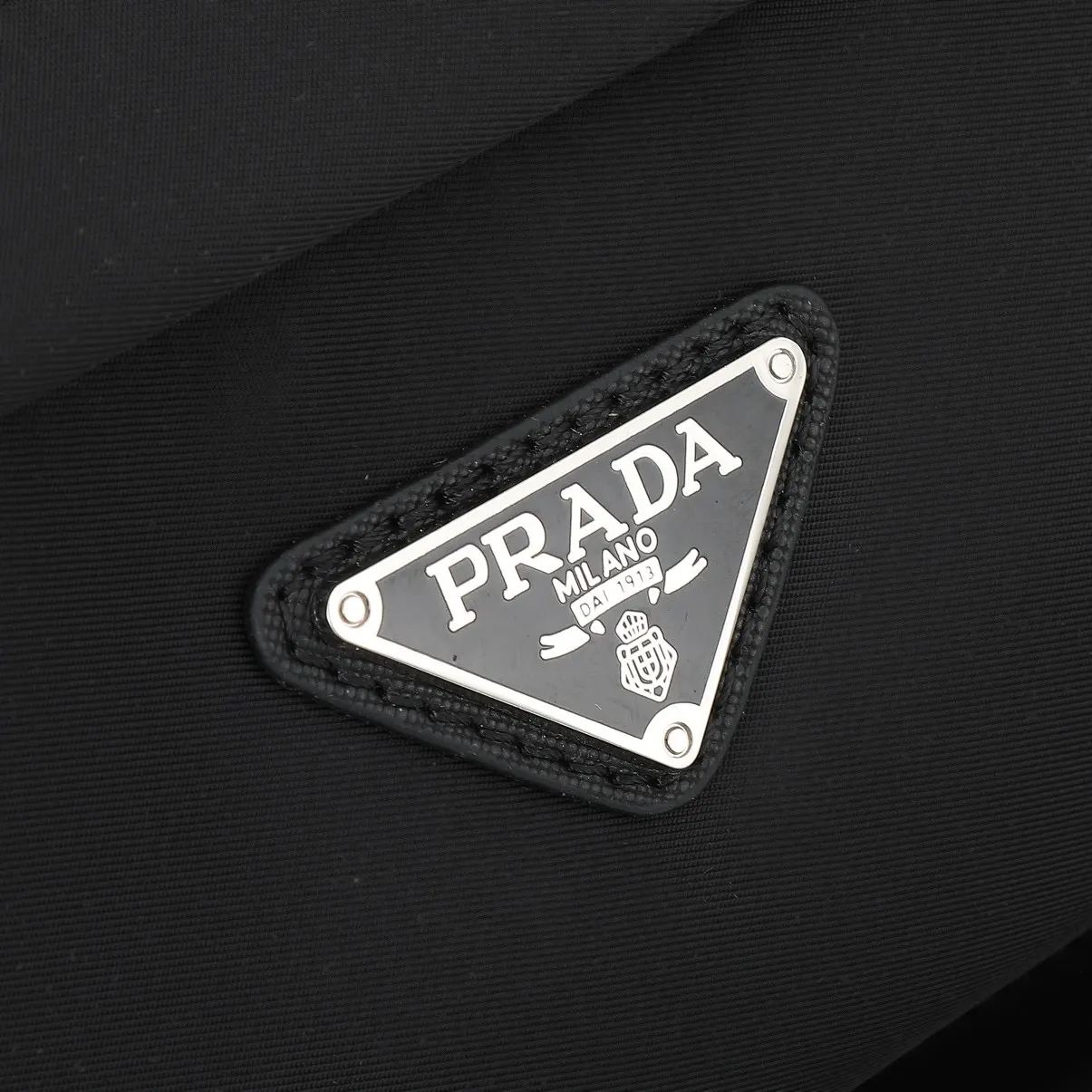 PRADA Re-Nylon尼龙 双肩背包 轻便实用款