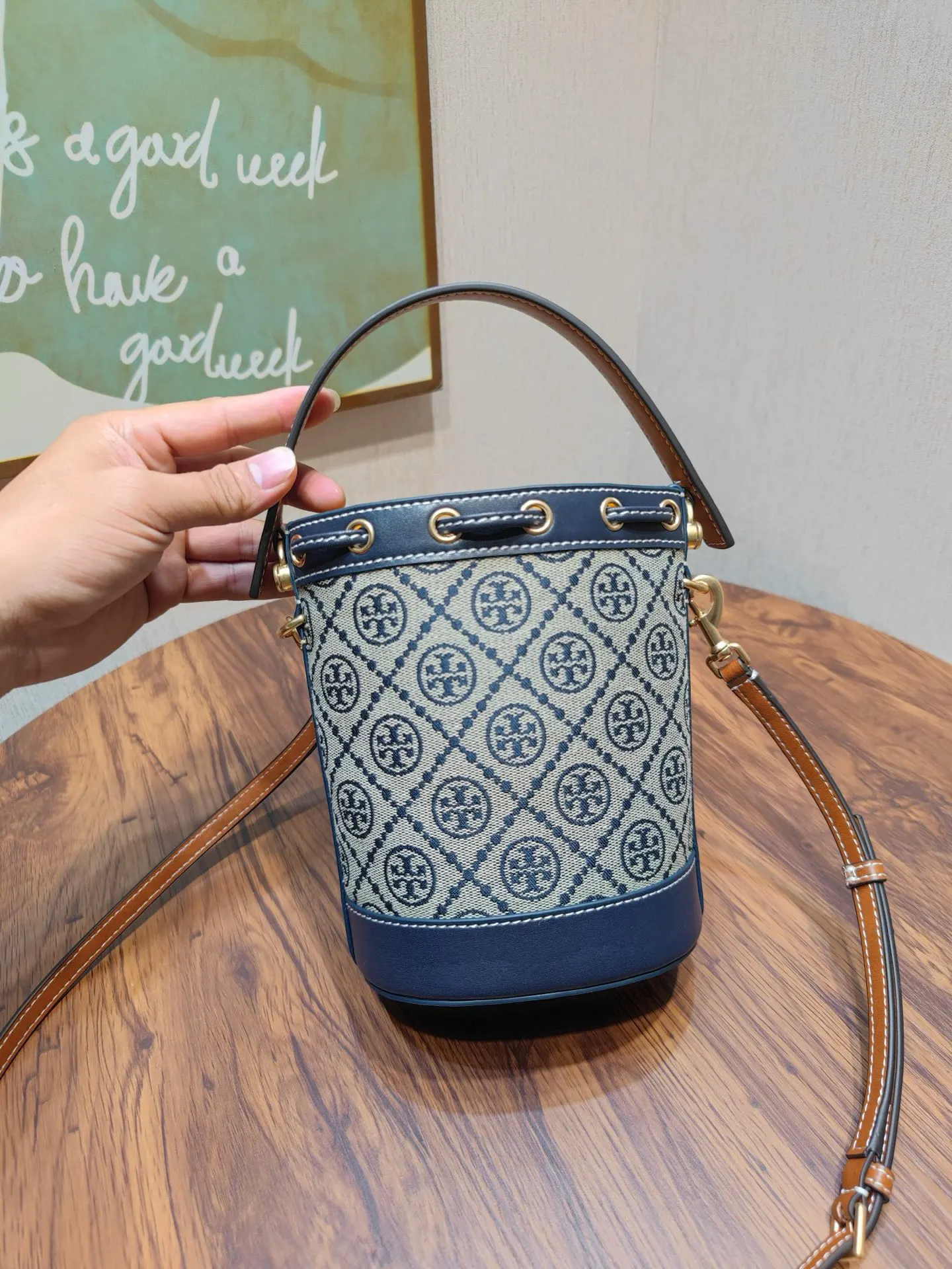帆布 TORY BURCH Mo夏季新抽绳水 水桶包 休闲水桶款