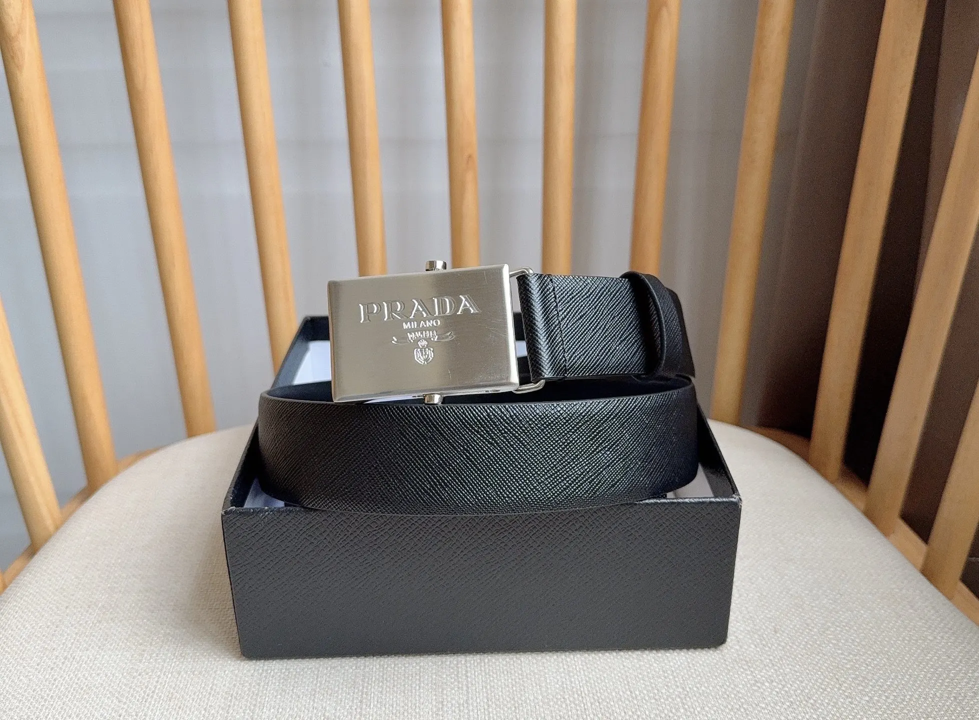 PRADA 皮革 Logo 金属标 腰带 通勤搭配款