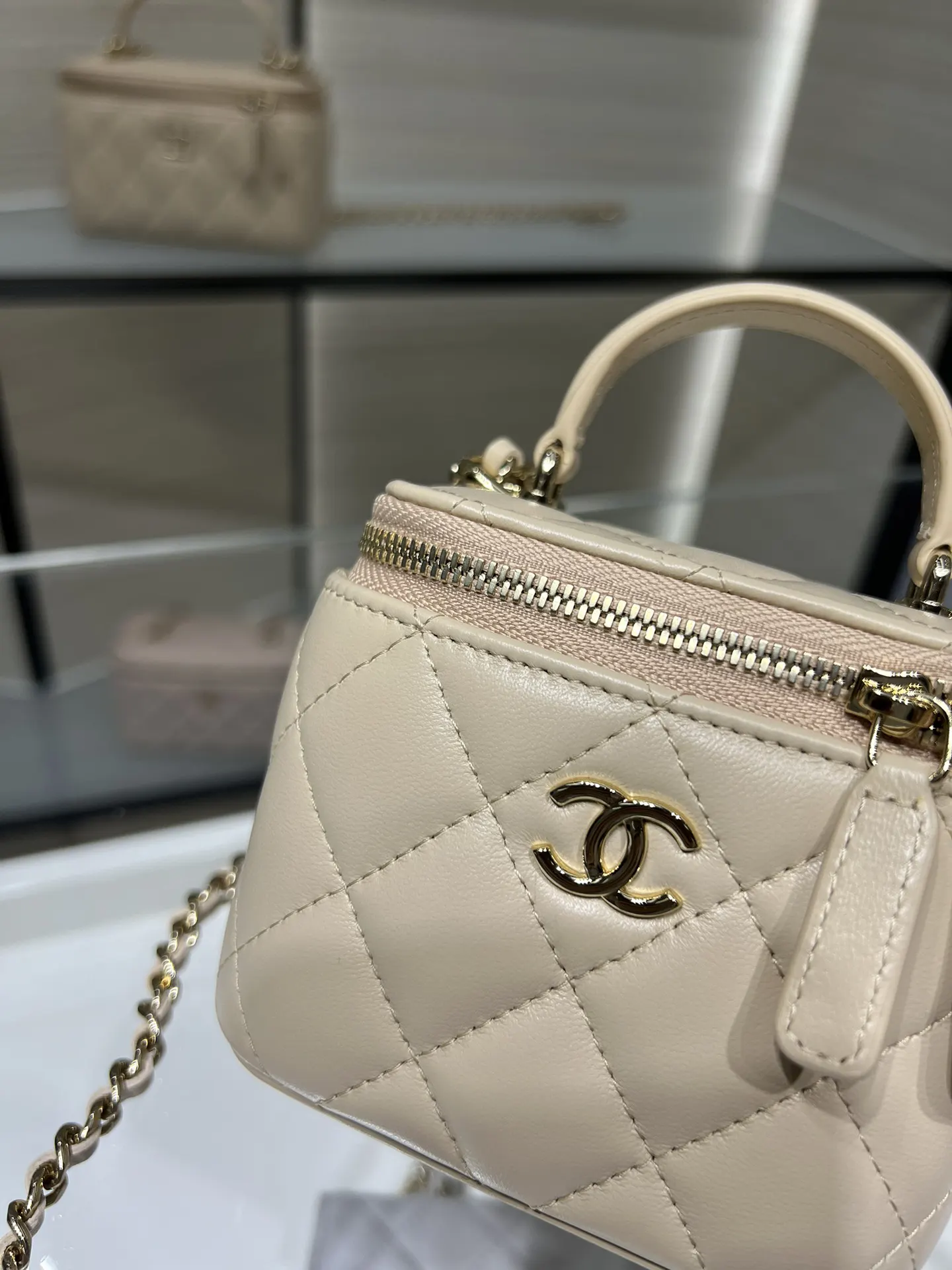 Chanel 19 小號 米色 皮革 菱格絎縫 鏈條包