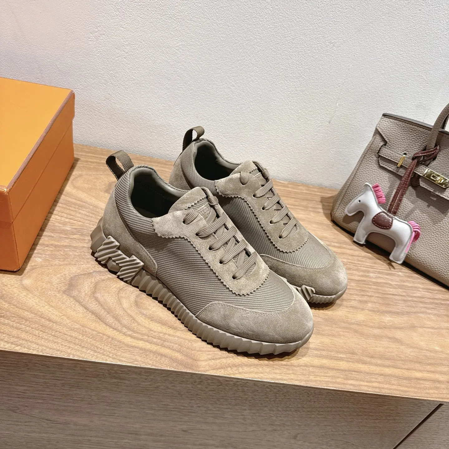 Hermès SS 运动鞋(數字3) Hermès SS 运动鞋(數字3)