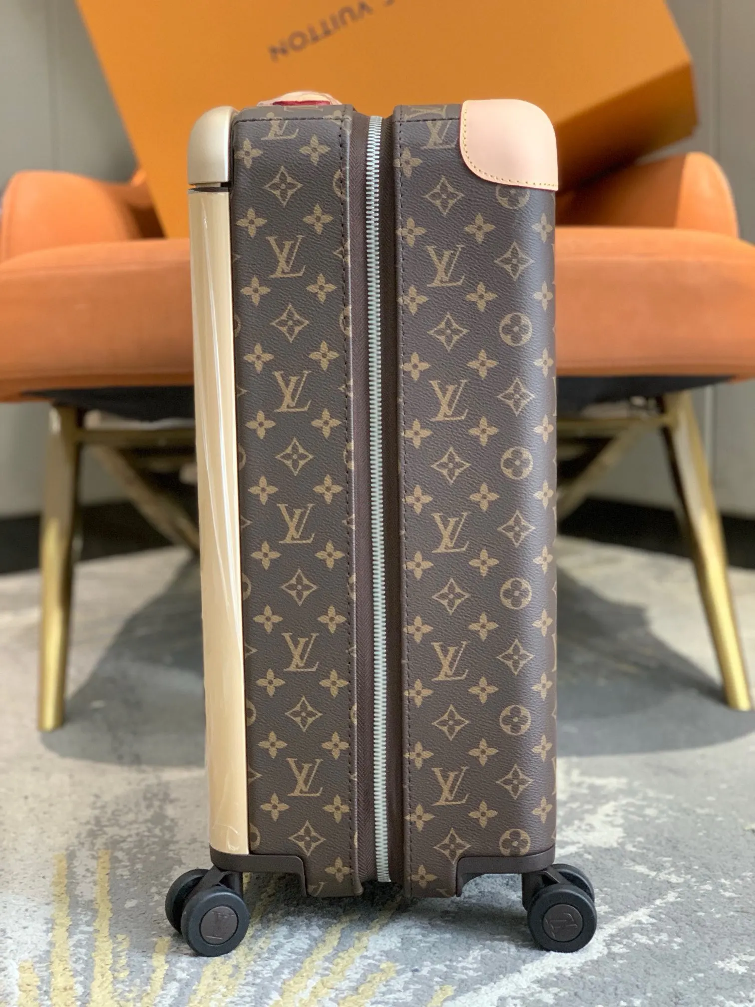 LV 銀色 真皮行李箱拉杆箱登机箱拉箱 拉杆真皮包裹 旅行拉杆款 輕便出行款