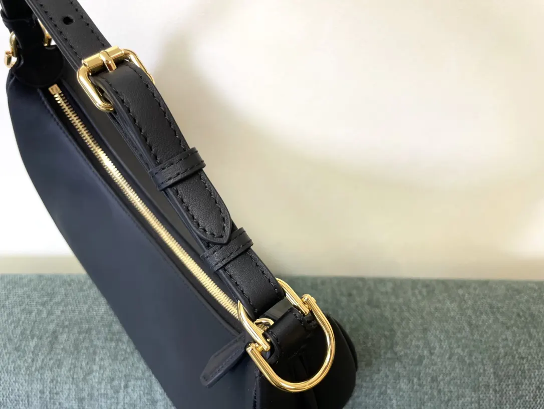 Fendi 黑色 金色 皮革 腋下包 復古腋下背款