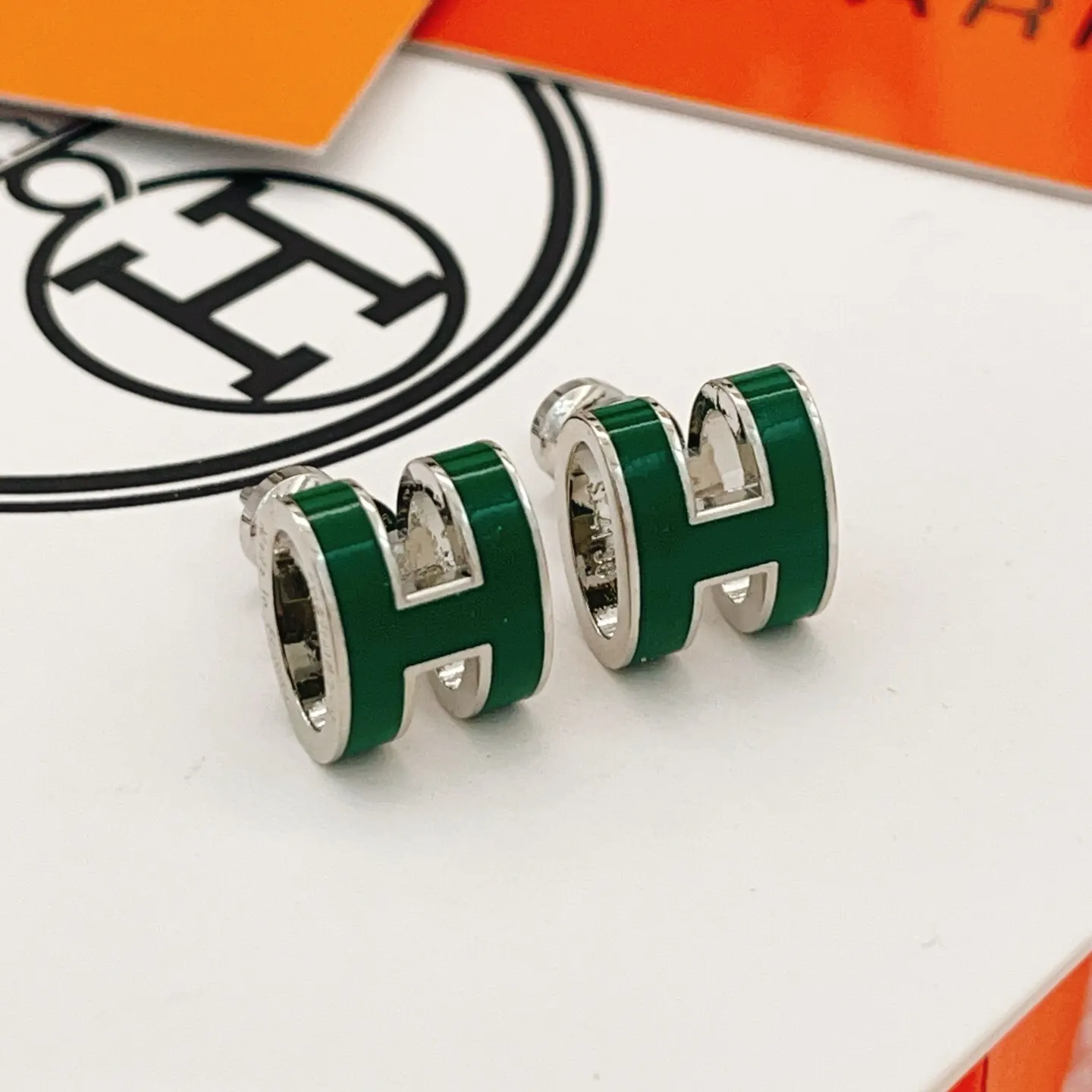 Hermes 銀色 綠色 大号 耳钉 小巧点缀款
