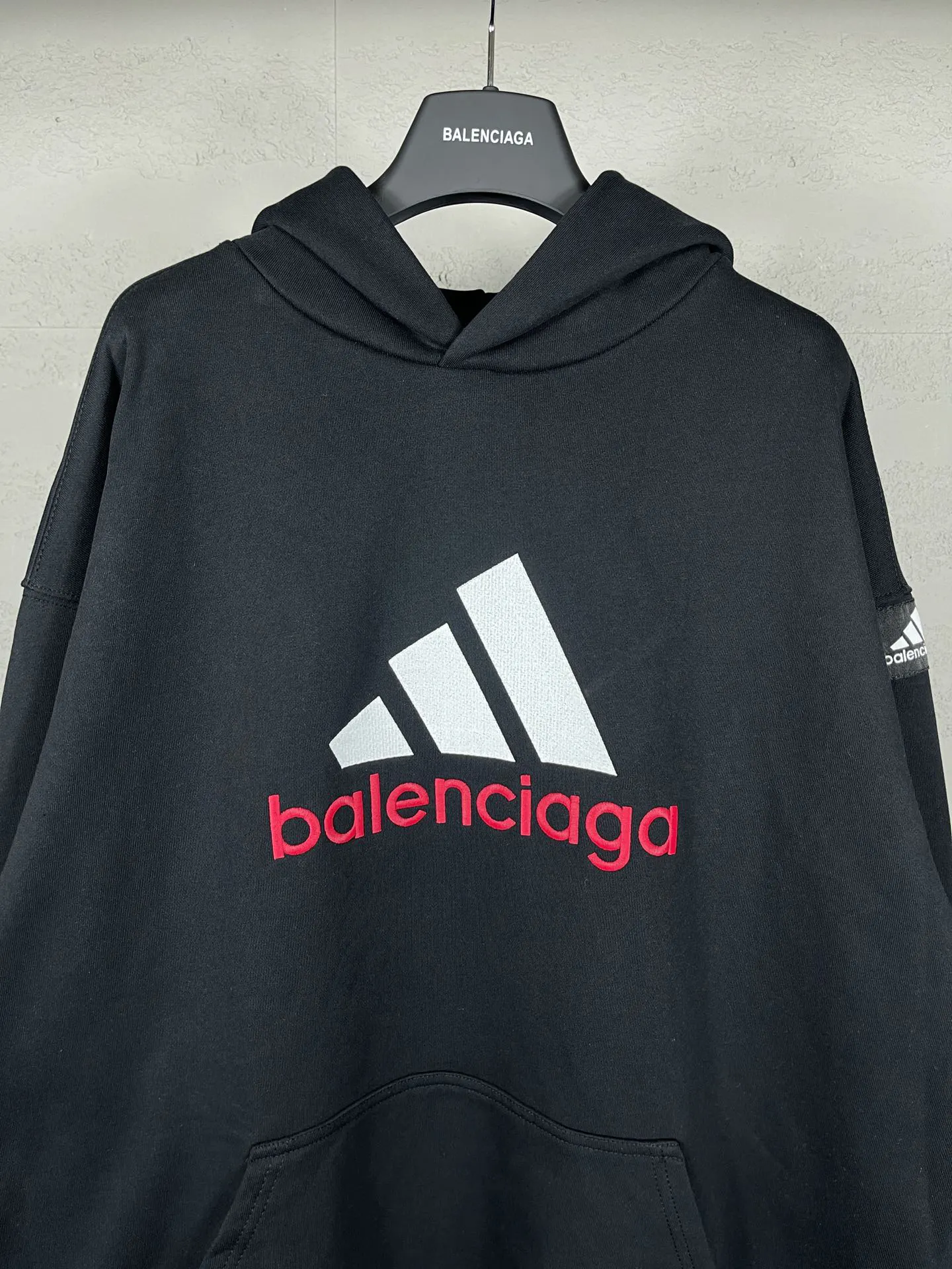 Balenciaga 聯名標識連帽衛衣 黑色(數字3) Balenciaga 聯名標識連帽衛衣 黑色(數字3)