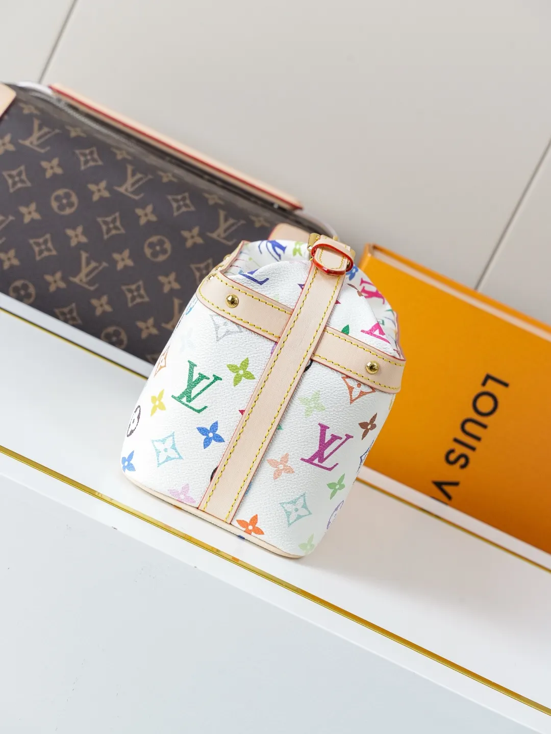 LV 牛皮 收纳包 旅行收纳款