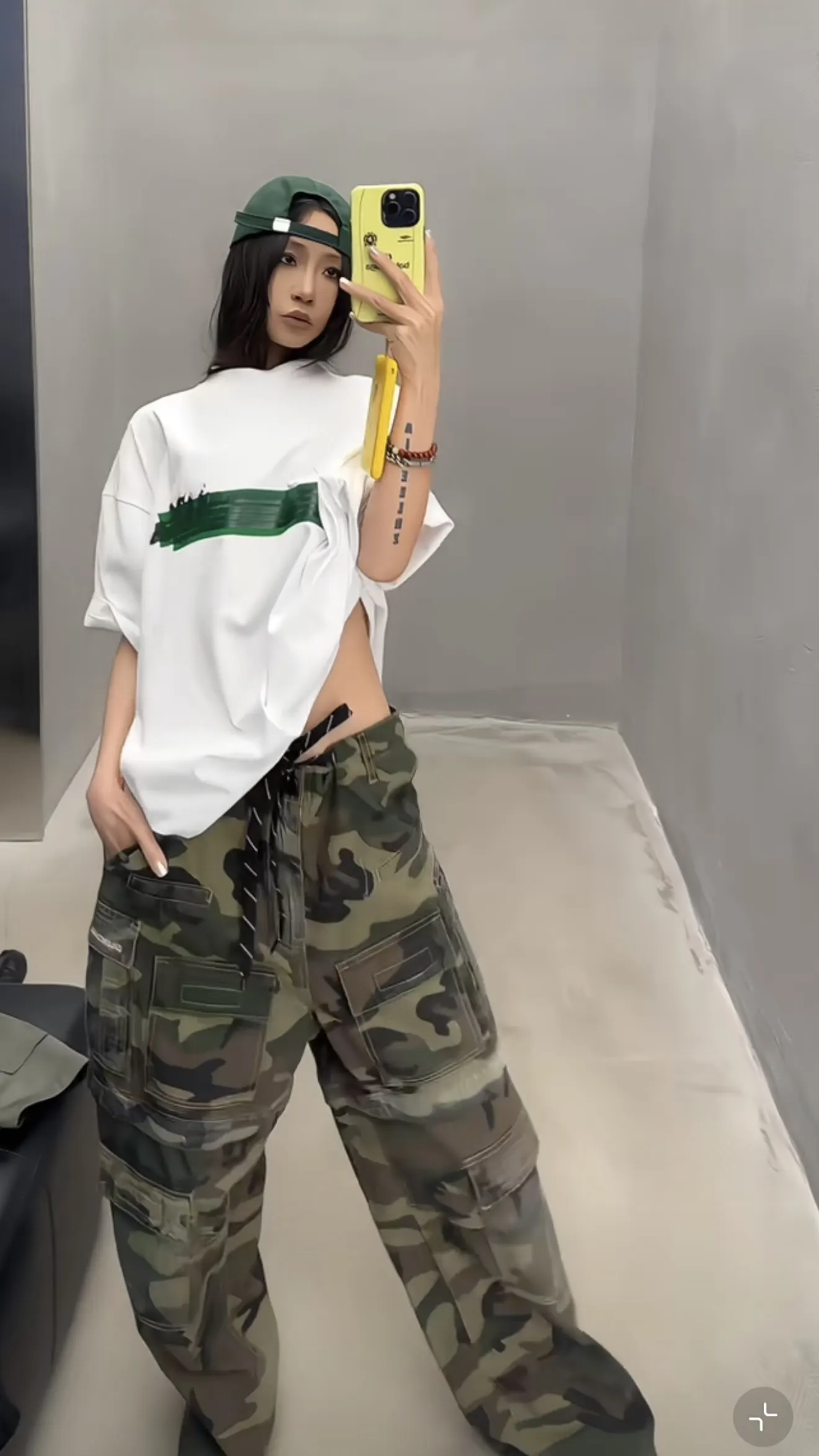 Balenciaga 白色 Logo 短袖T恤(數字8) Balenciaga 白色 Logo 短袖T恤(數字8)