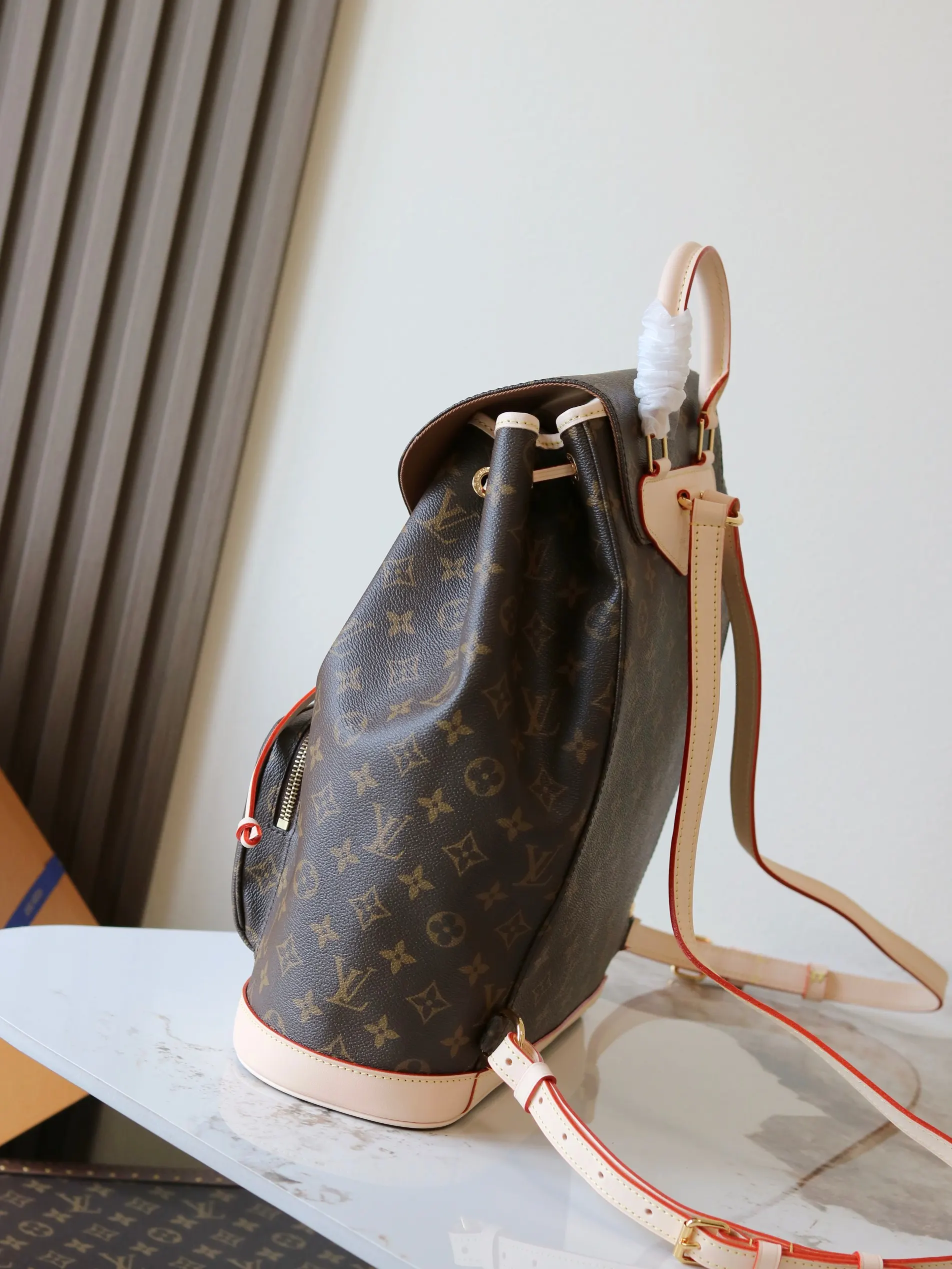 LV 牛皮 厘米 长 雙肩包 实用雙肩款