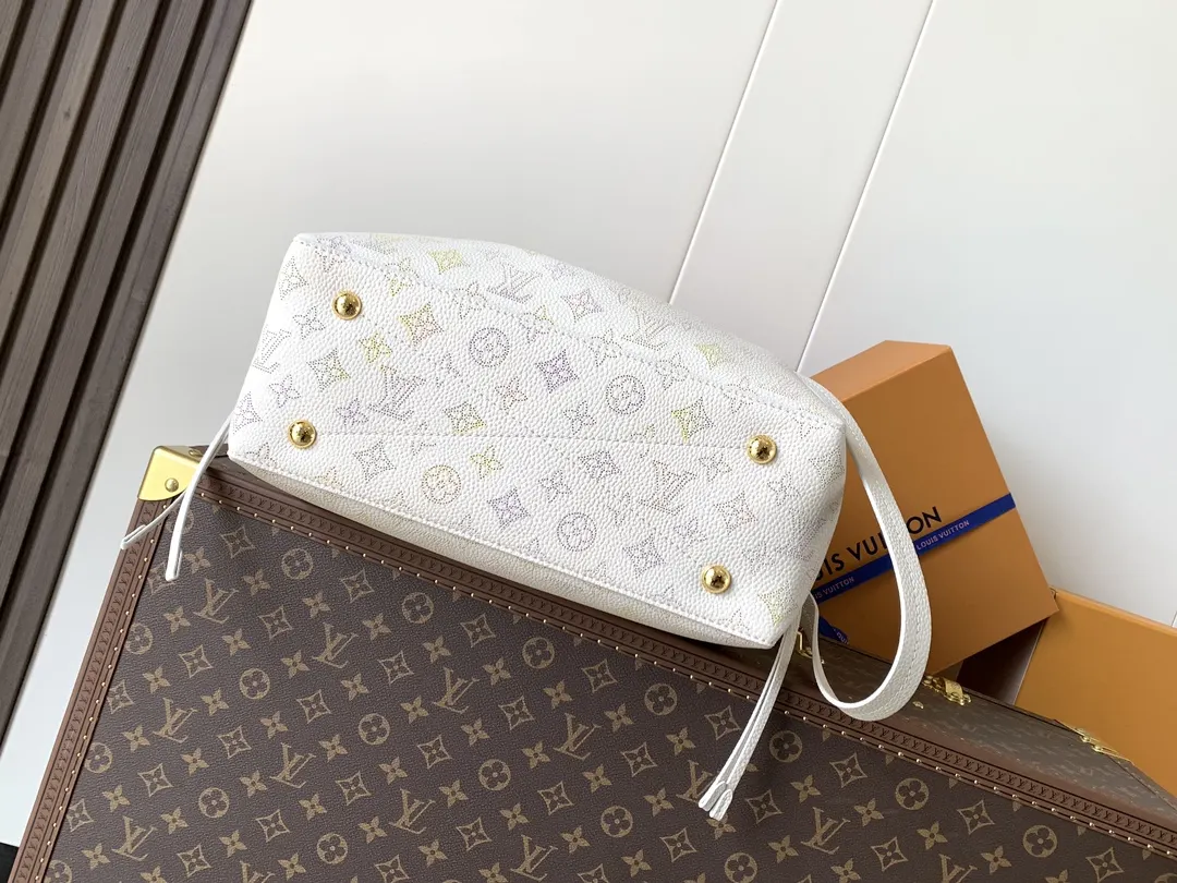 LV black and gray color scheme chain bag, shoulder crossbody model Image 4 LV black and gray color scheme chain bag, shoulder crossbody model Image 4
