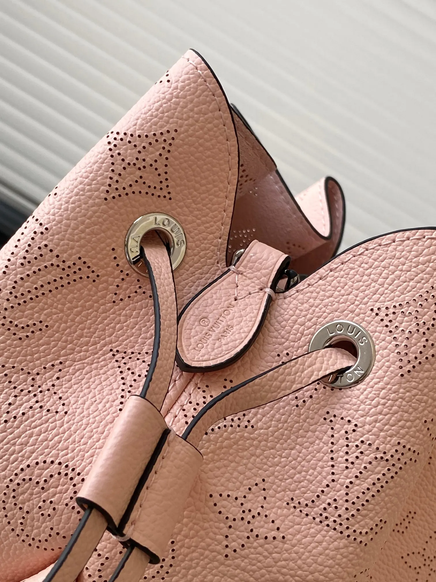 LV pink, chain bag, shoulder crossbody model Image 6 LV pink, chain bag, shoulder crossbody model Image 6