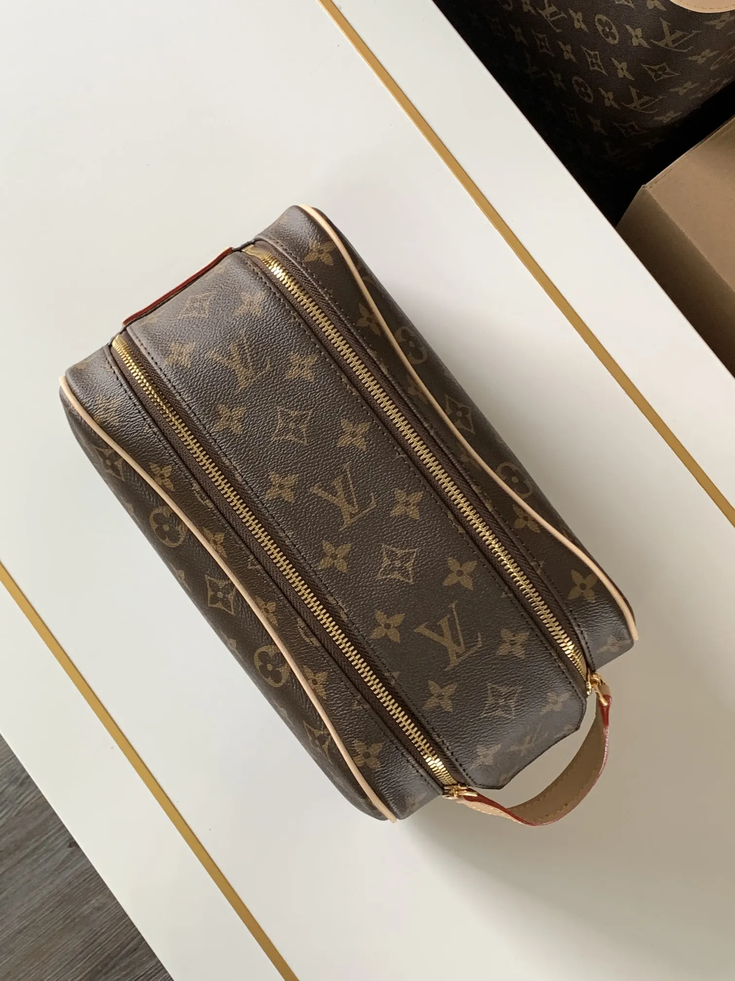 LV 老花 牛皮 收纳包 旅行收纳款