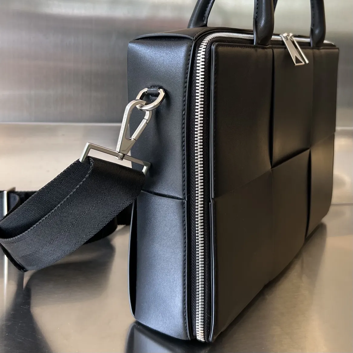 Bottega Veneta 銀色 牛皮 公文包 商務通勤款