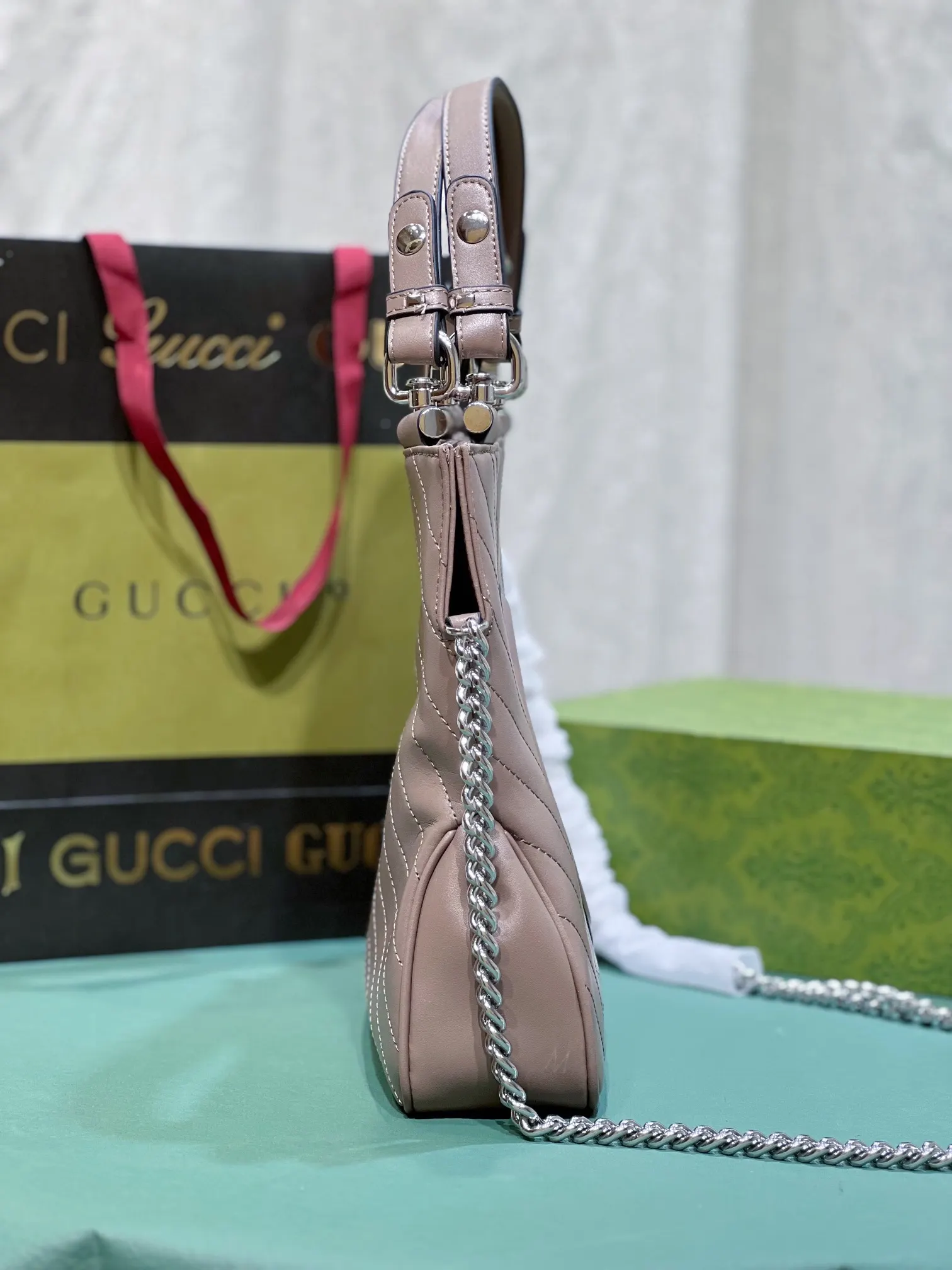 灰色 皮革 Gucci Blondie系列中号托特包 大容量托特款