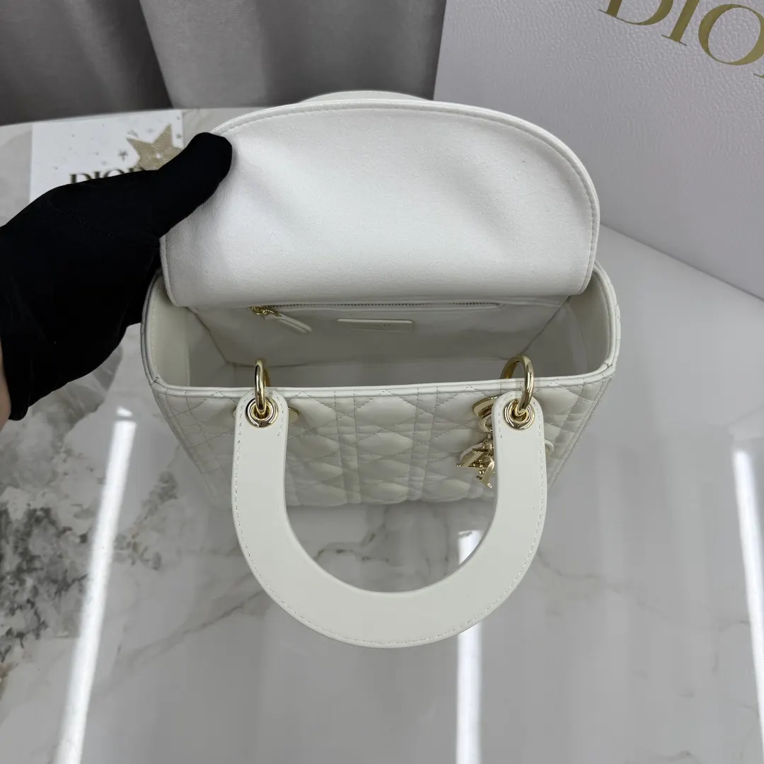 Dior Lady Dior 白色羊皮手袋 金色吊饰款