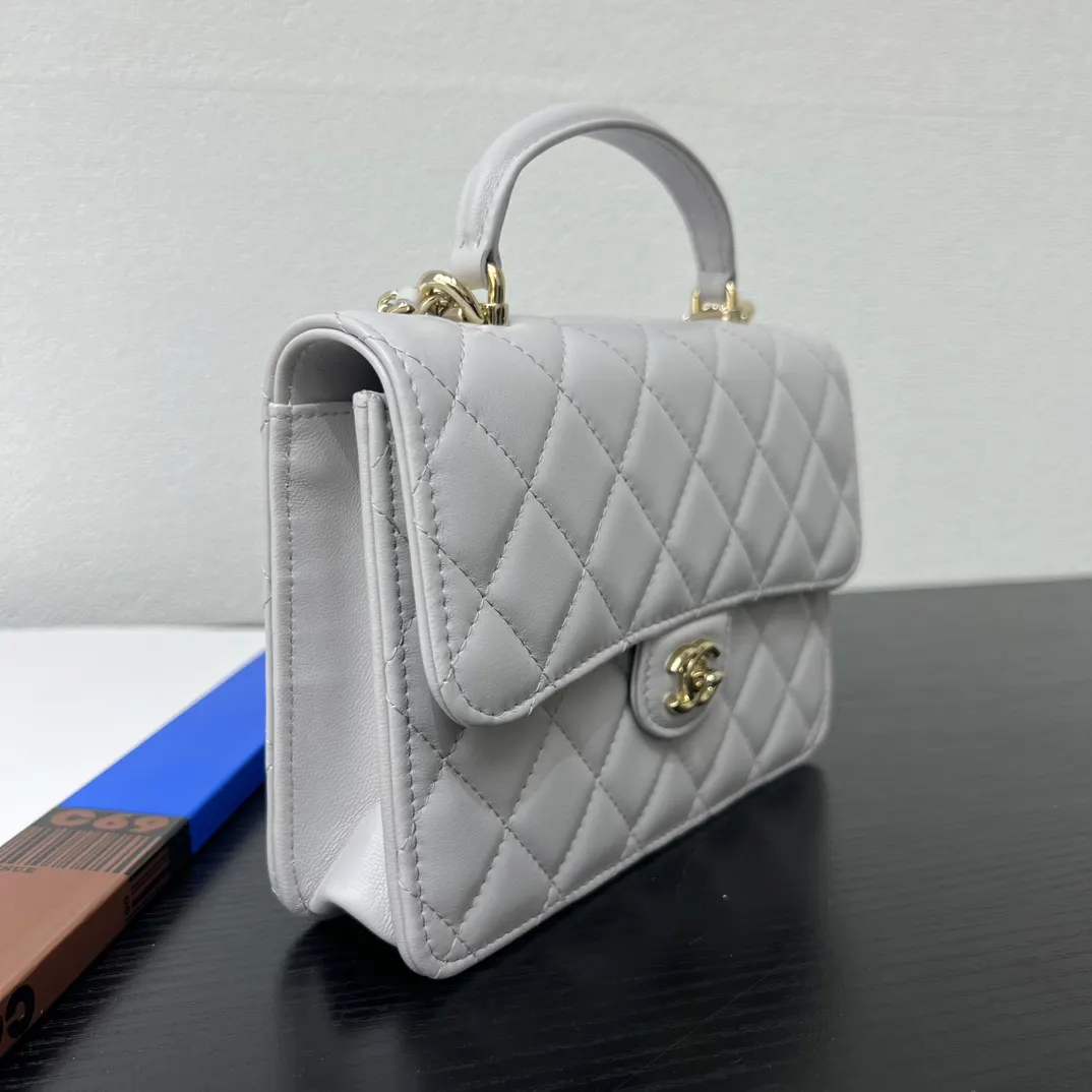 Chanel 迷你 粉色 皮革 翻盖 链条包