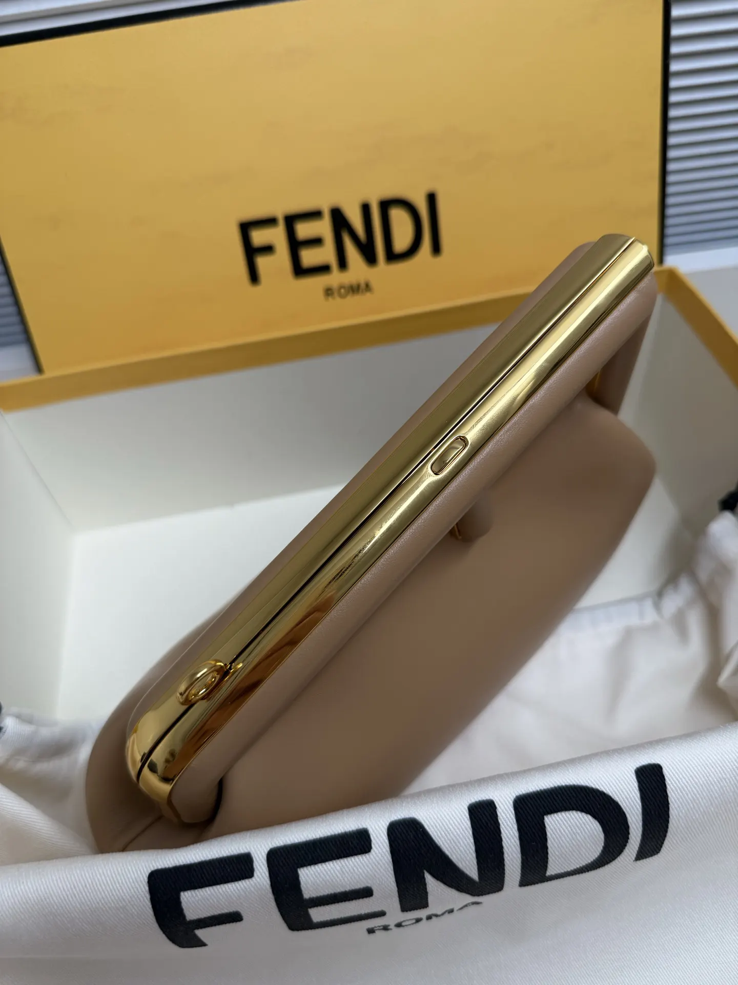Fendi 粉色 金色 羊皮 手拿包 精致手拿款