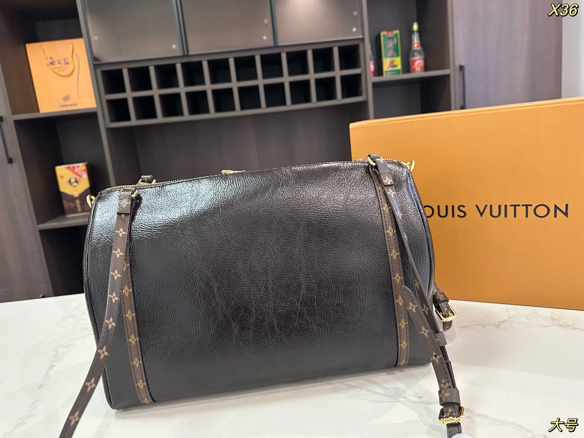 LV 斜挎包 轻便斜挎款