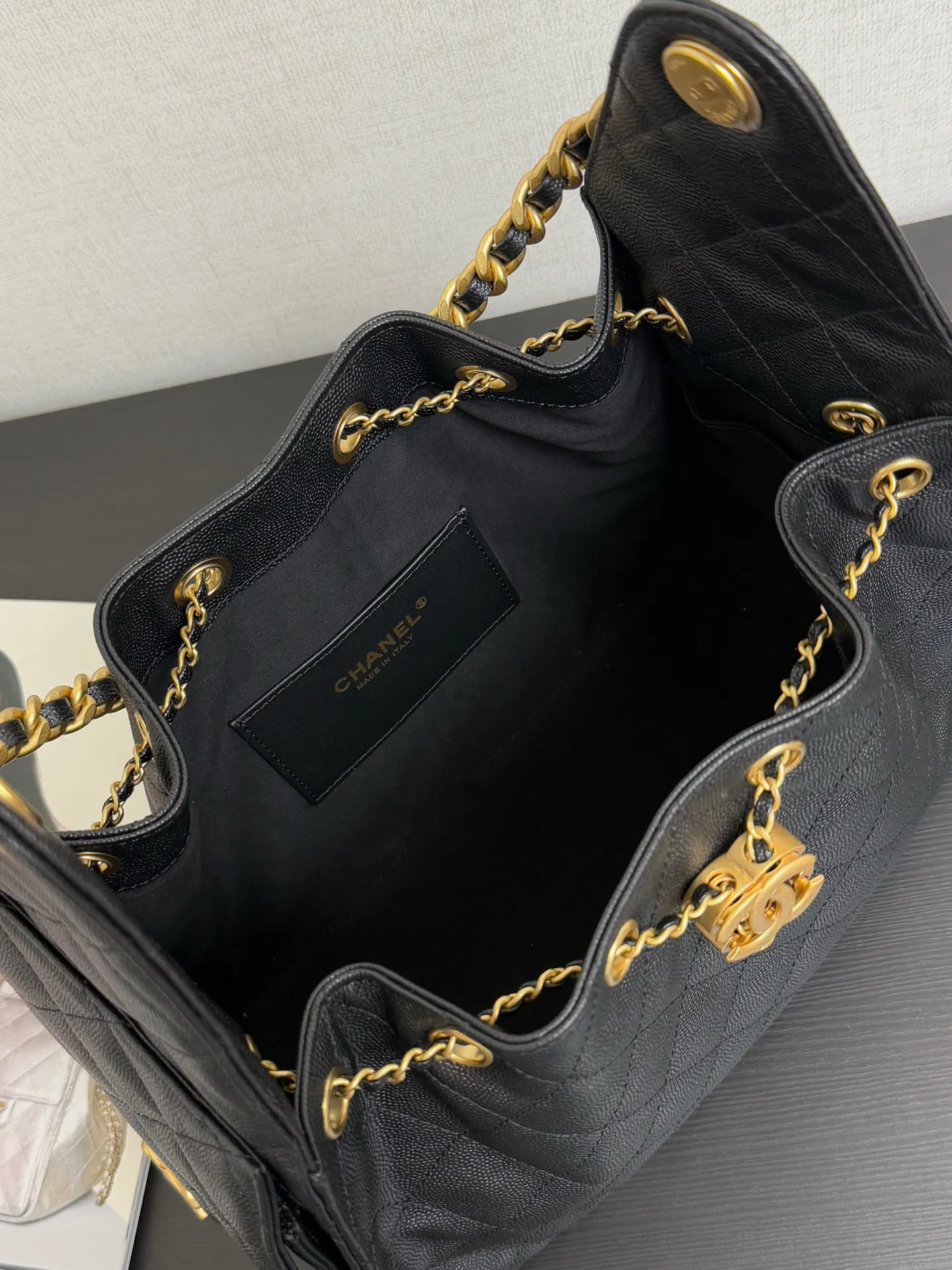 Chain Bag Leather Image 9 Chain Bag Leather Image 9