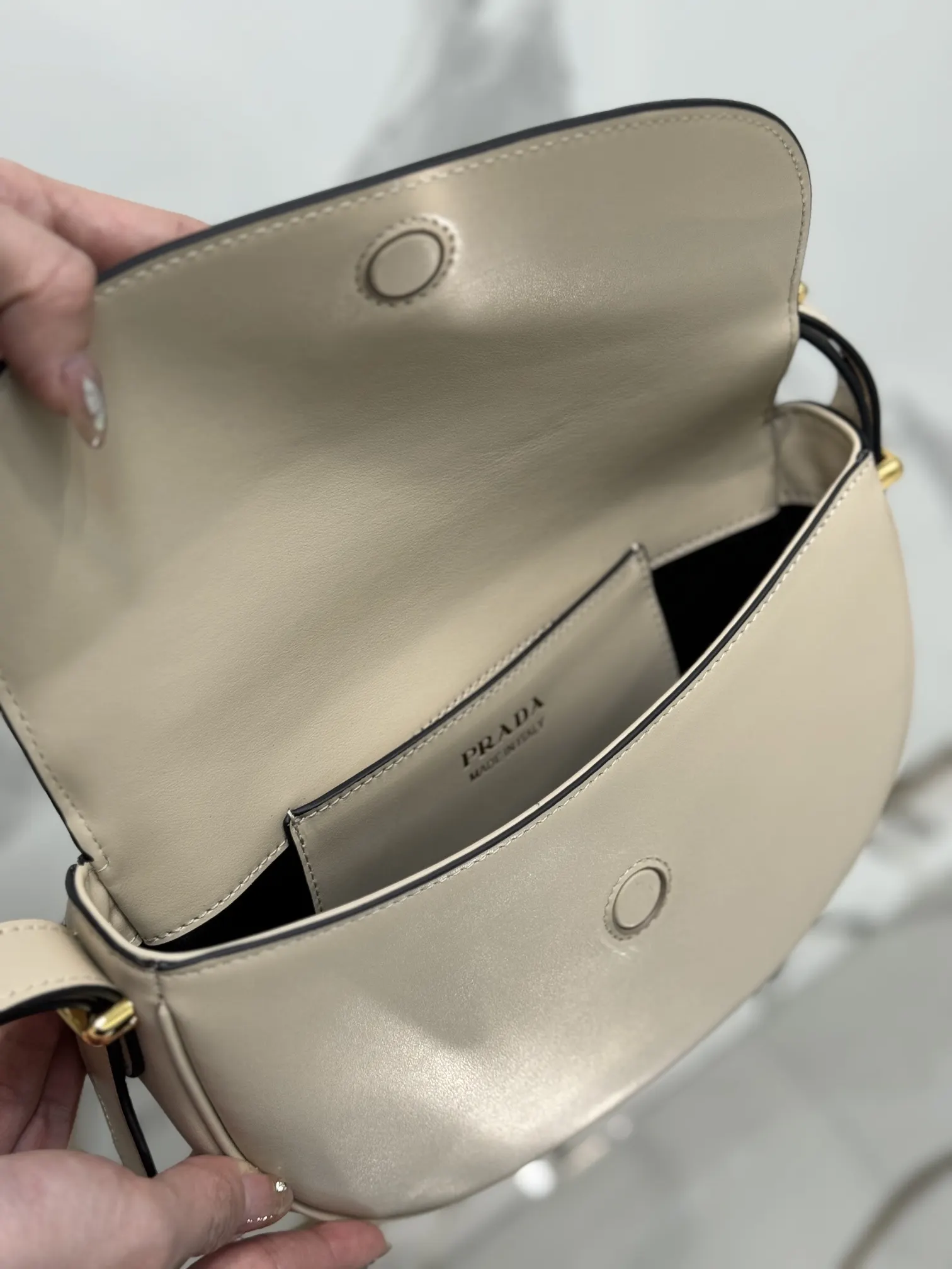 Prada 牛皮 羊皮 斜挎包