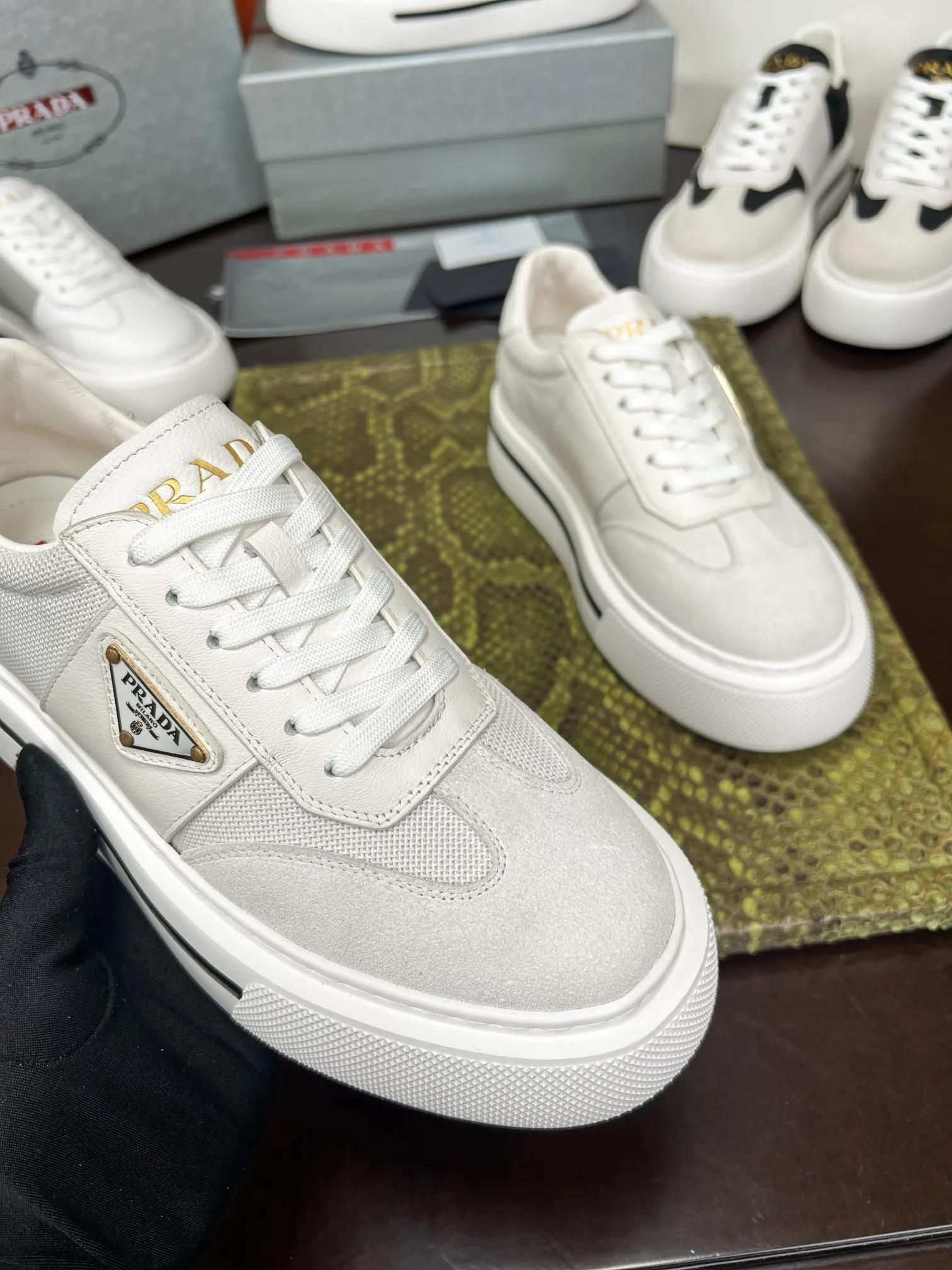 PRADA 牛皮 休闲鞋 舒适百搭款
