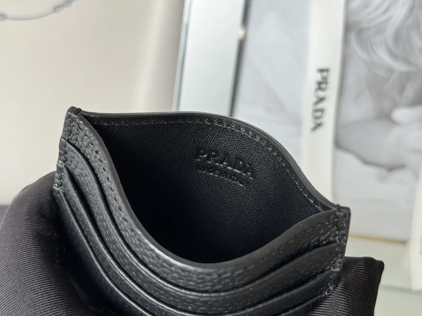 Prada Logo 金属标 钱包 实用卡夹