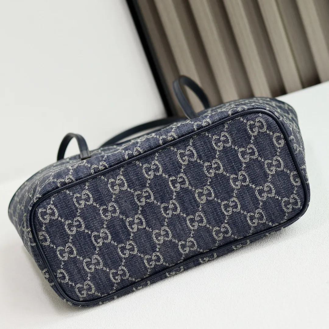 Gucci 牛仔 GG牛仔布为精致廓形增添品牌标志性元素 托特包 大容量托特款
