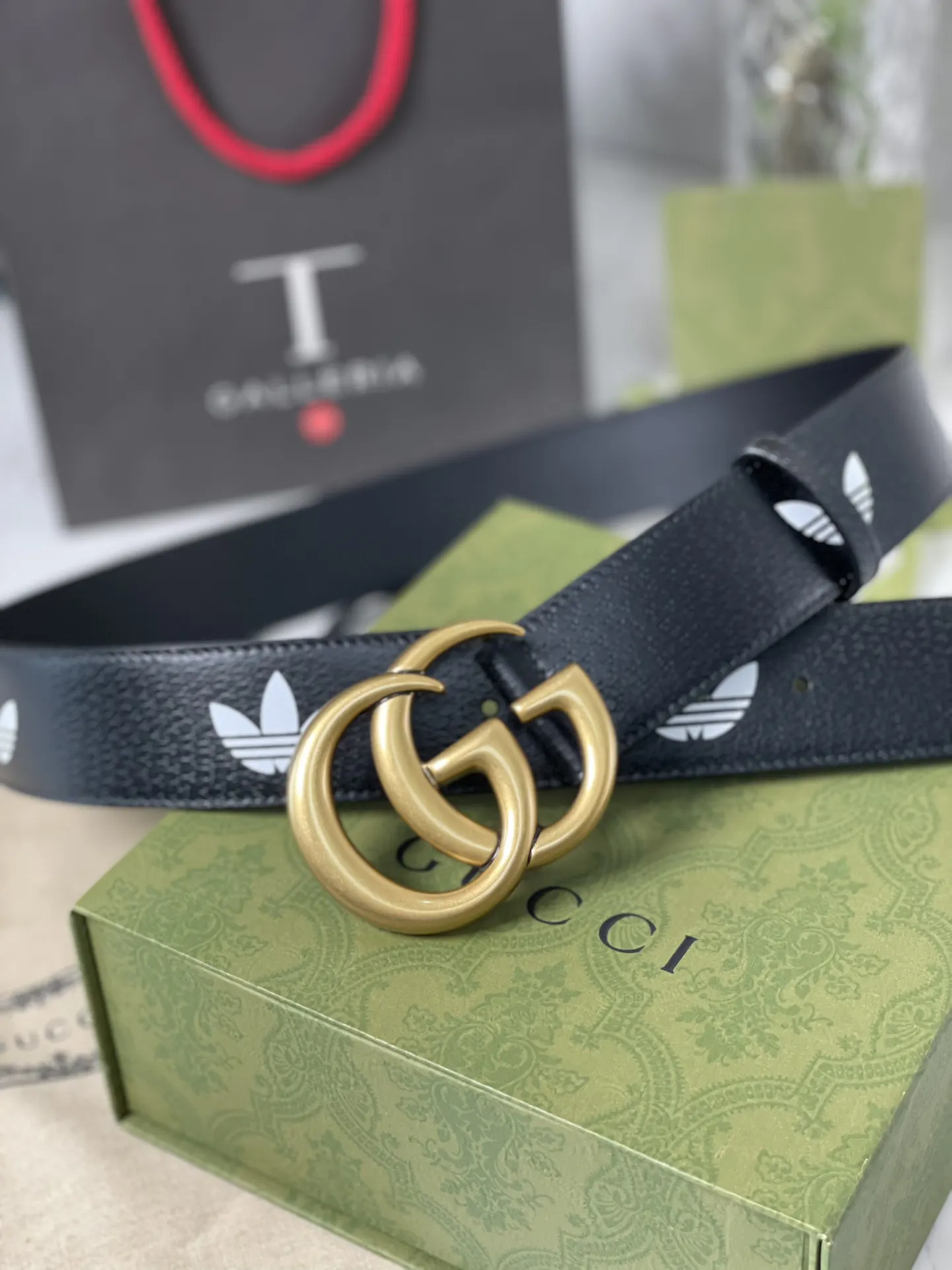 Gucci 双G扣牛皮腰带