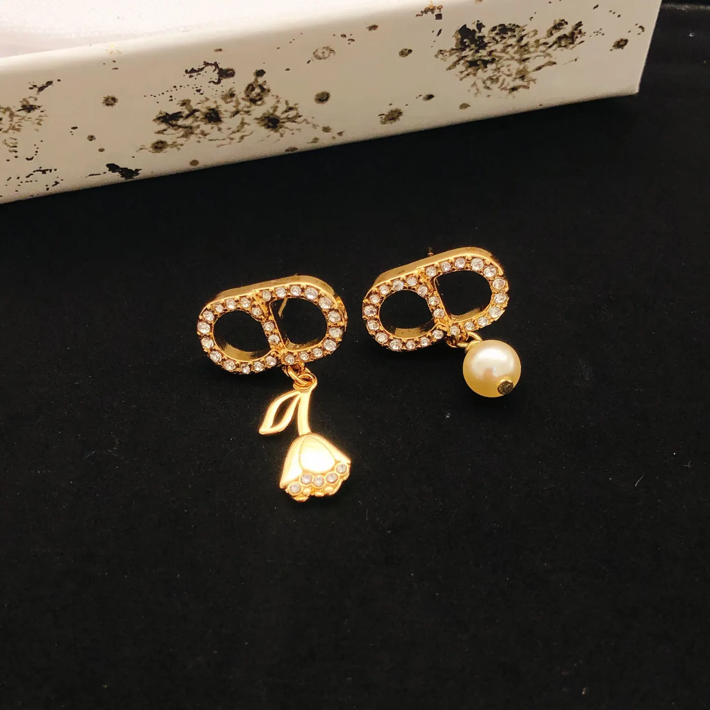 Dior CD吊坠耳环 金色精致
